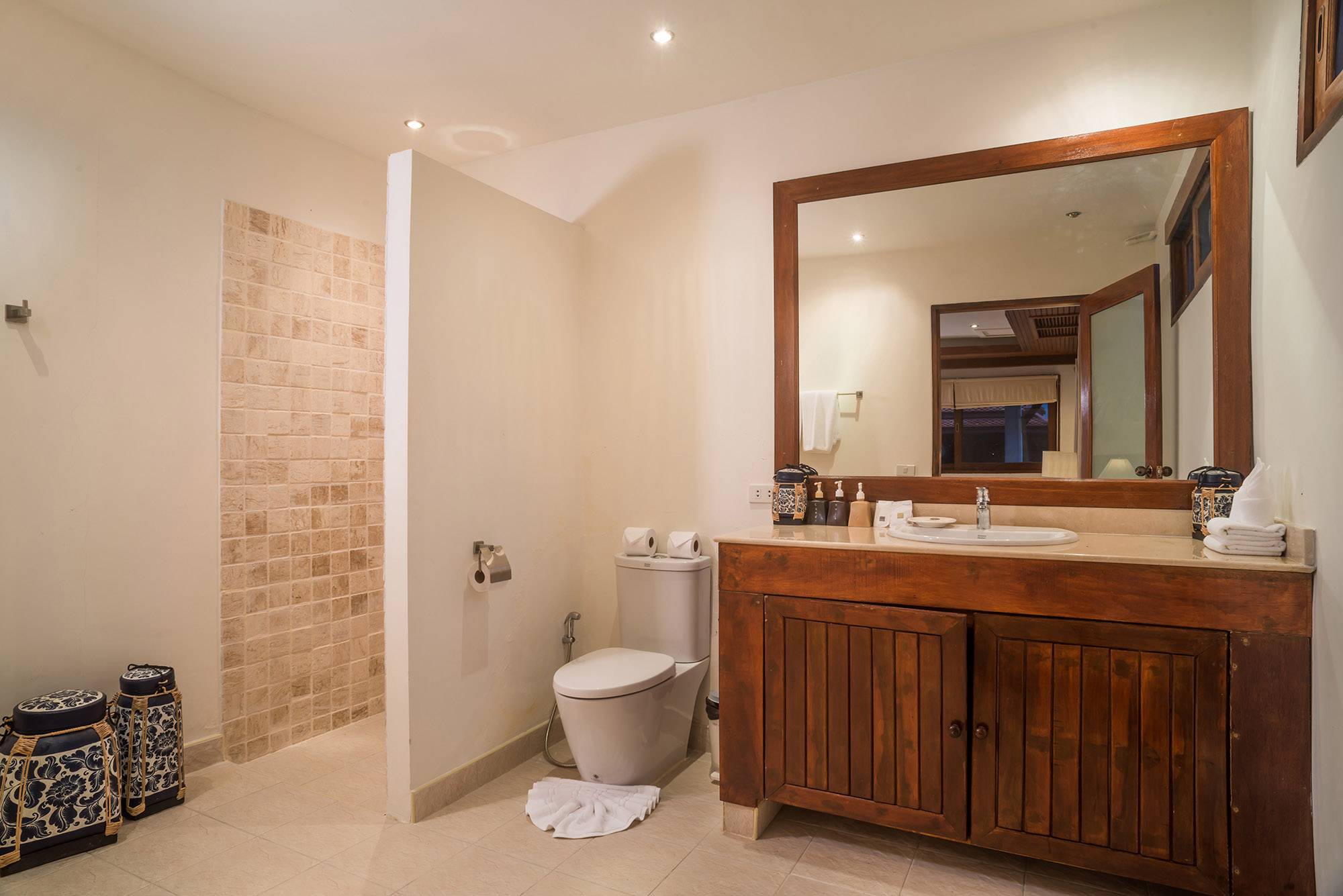 (SOLD) Tropical 4-bedroom beachside villa for sale in Hua Thanon