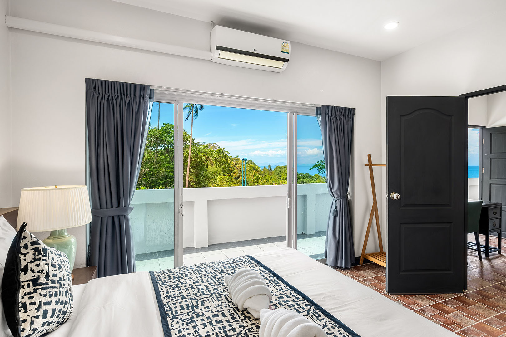 Substantial 9 Bedroom Seaview Pool Villa in Bang Makham for sale