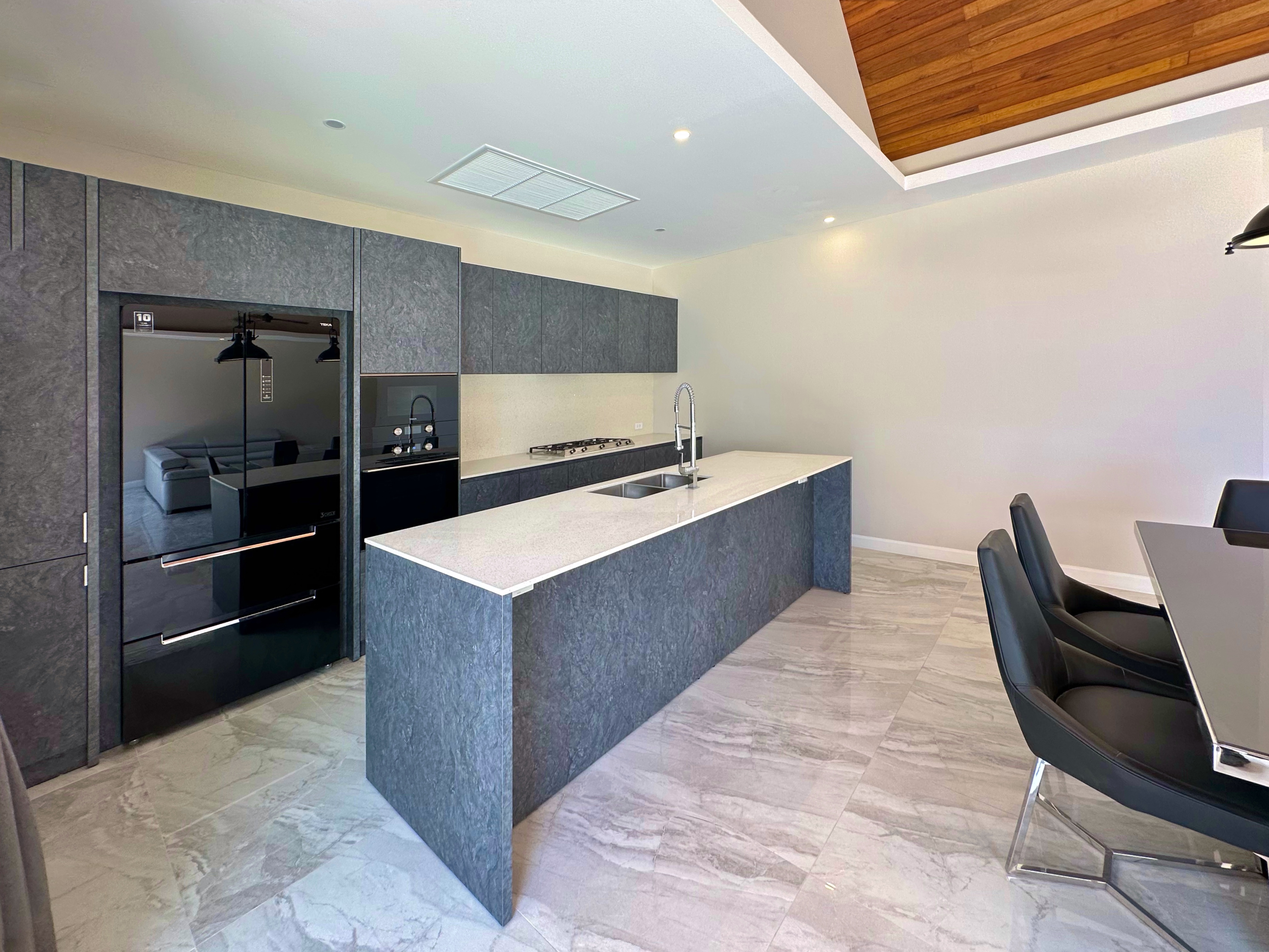 (SOLD) Villa Tujuh - Traditional Tropical 3 Bedroom Seaview Pool Villa in Chaweng Noi For Sale