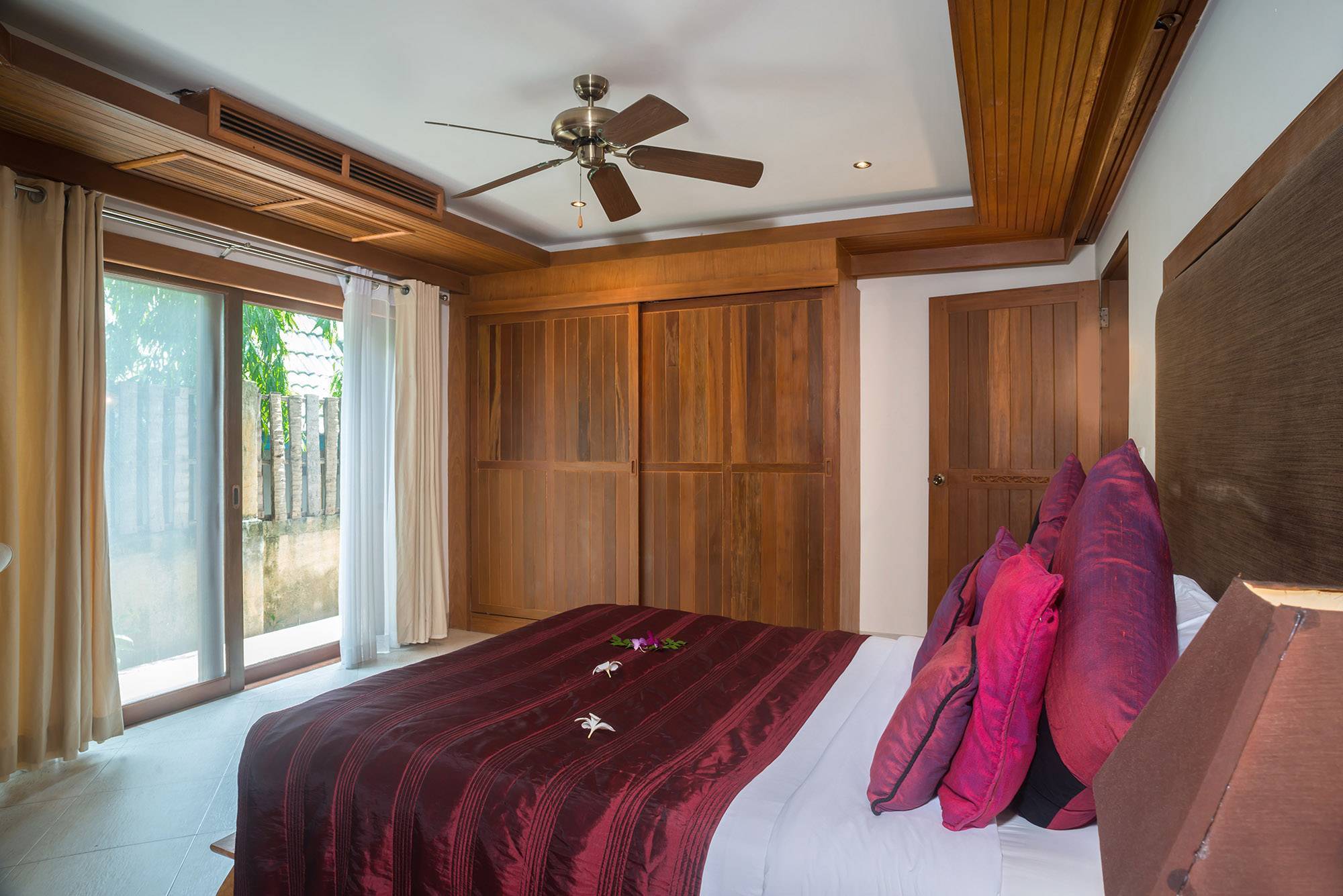 (SOLD) Tropical 4-bedroom beachside villa for sale in Hua Thanon