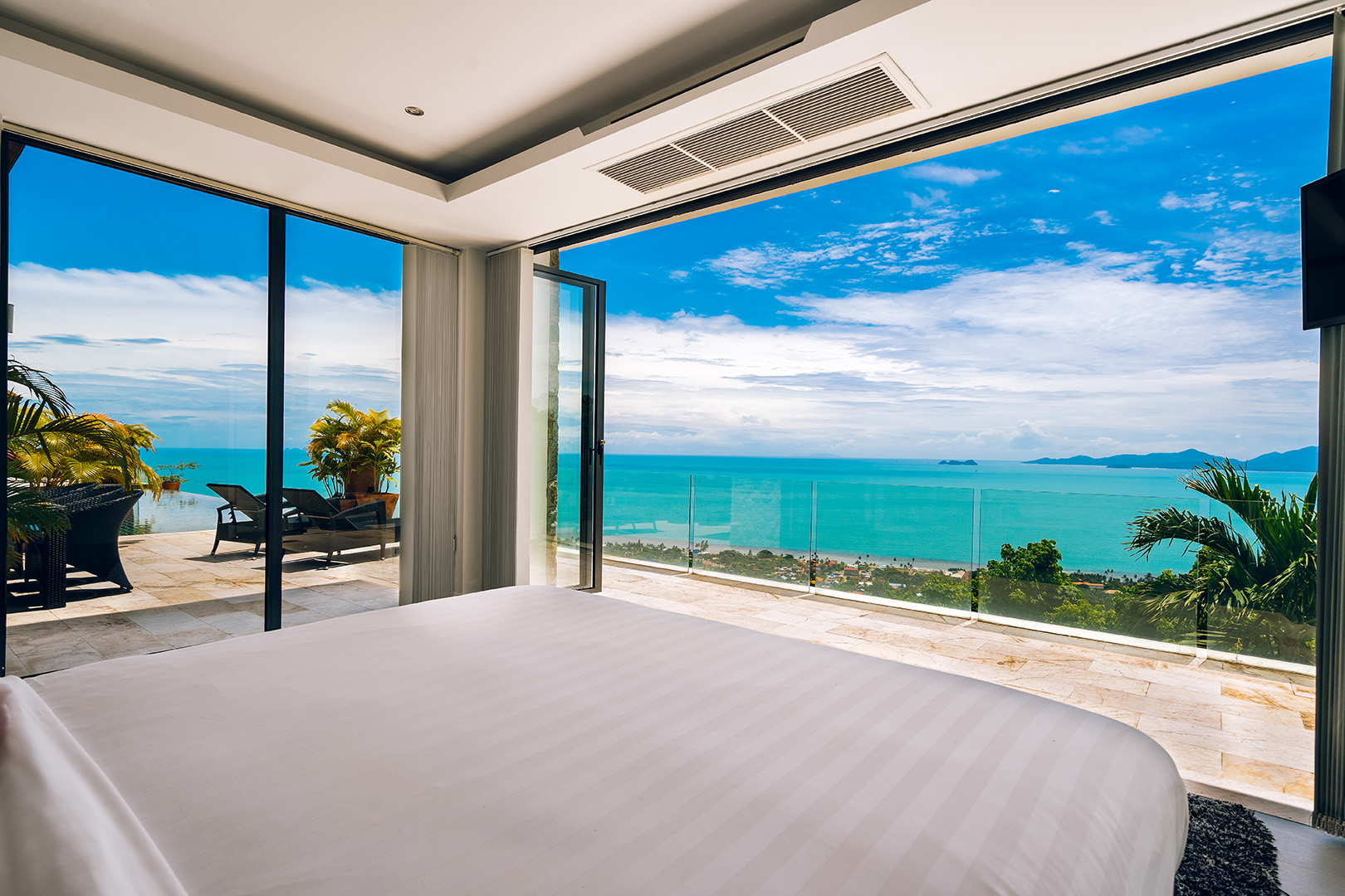 The Peak – Cliffside 5 Bedroom 6 Bathroom Seaview Villa in Bangpor for sale