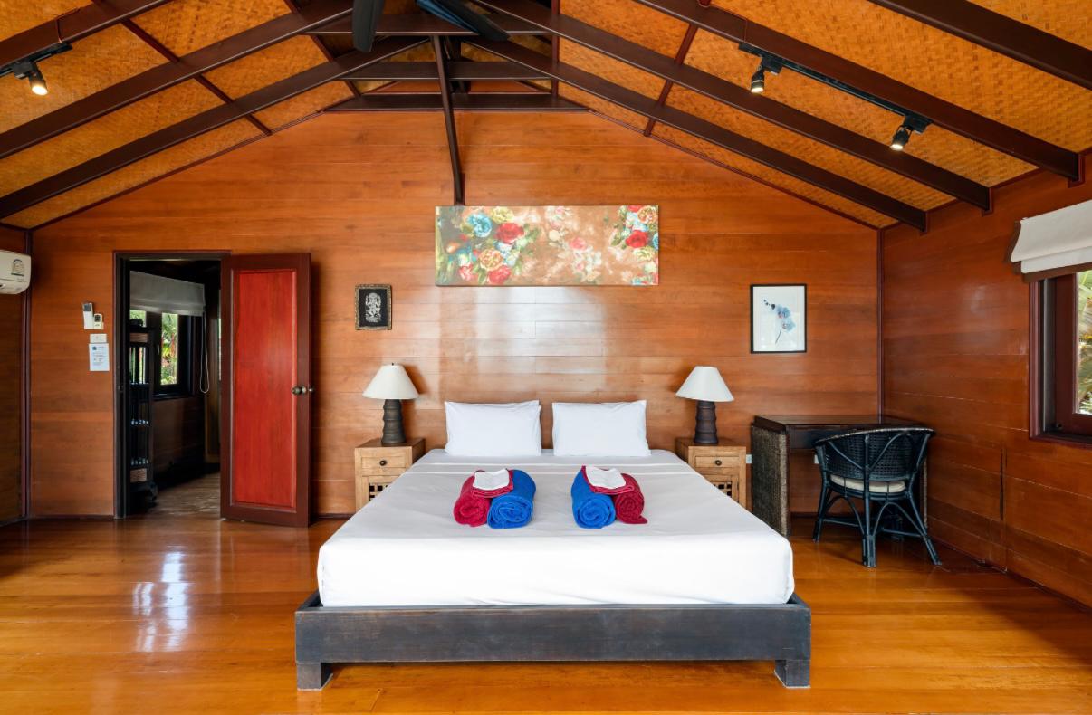 (PRICE REDUCED!) Villa Coconut Paradise – Authentic Teak 4 Bedroom Beachside Villa in Bang Por: Villa Coconut Paradise – Authentic Teak 4 Bedroom Beachside Villa in Bang Por