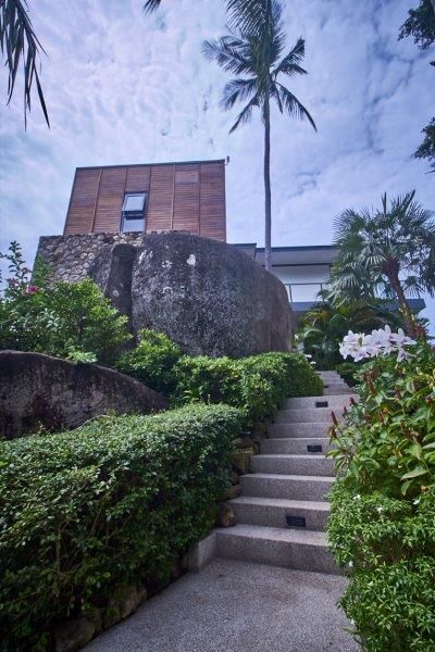 Architecturally Stunning Villa with Spectacular Ocean and Mountain View