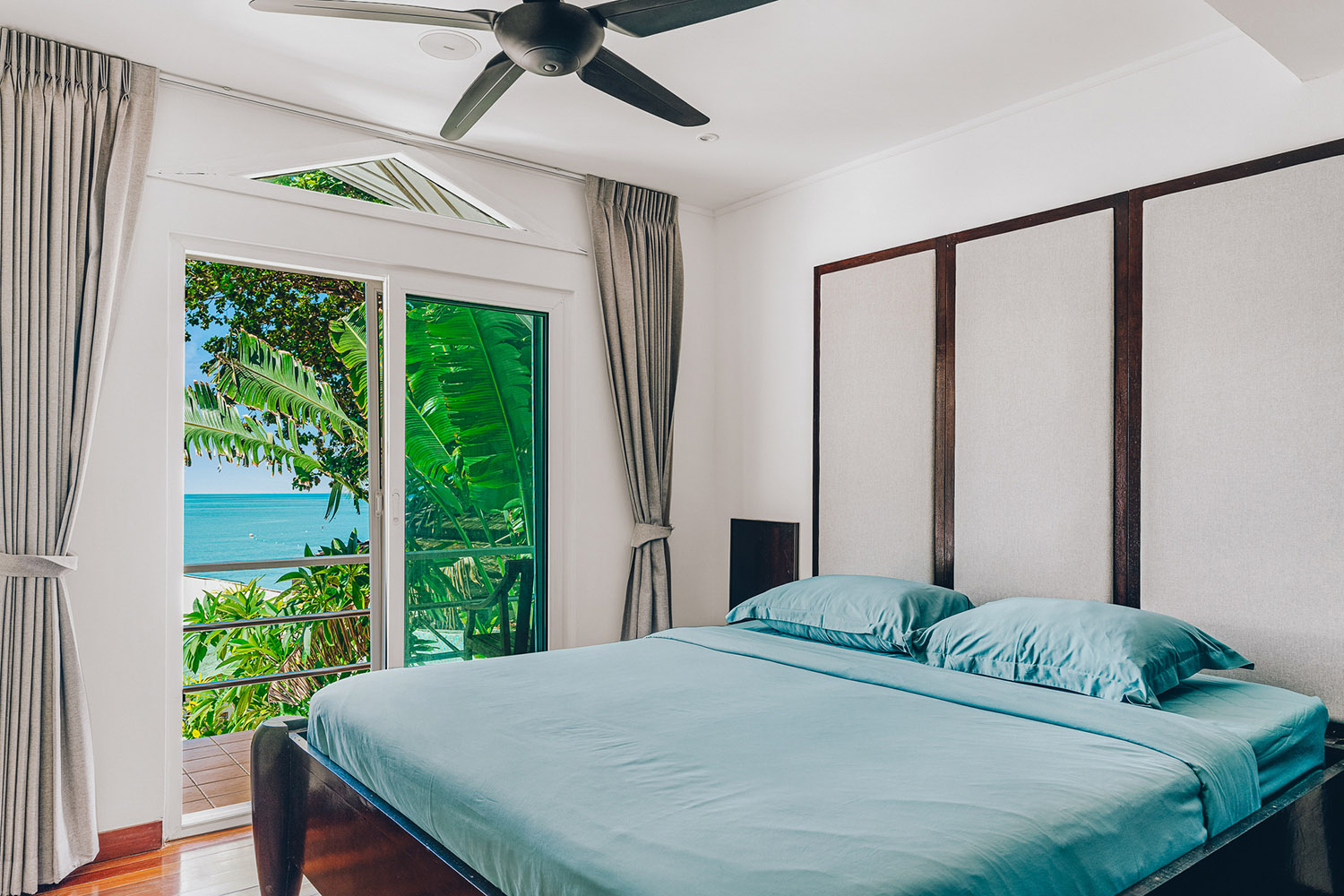 Tongson Beachfront Villa – 3 Bedroom Beachfront Villa in Tongson Bay for Sale