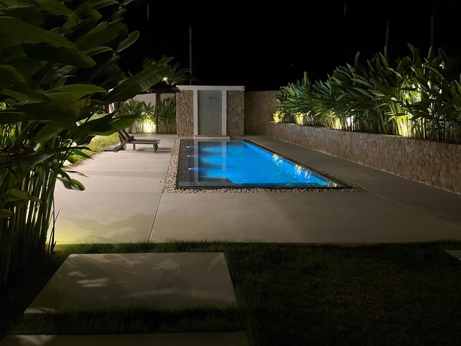 Tropical Balinese 4 Bedroom Garden Pool Villa in Maenam for Sale
