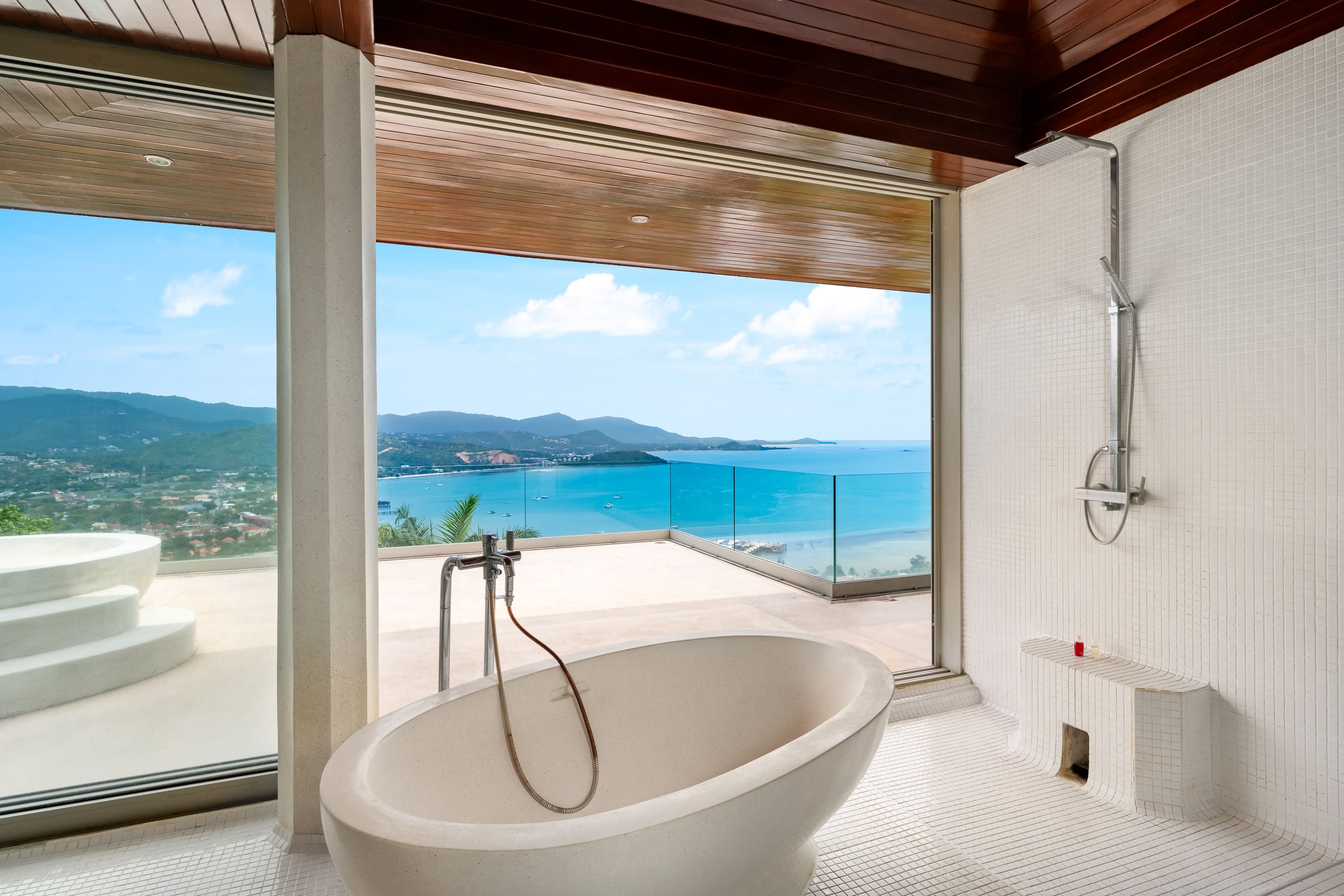 (PRICE REDUCED!) Hilltop Villa with 360-Degree View – 5 Bedroom Villa with Renovation Potential in Plai Laem for Sale