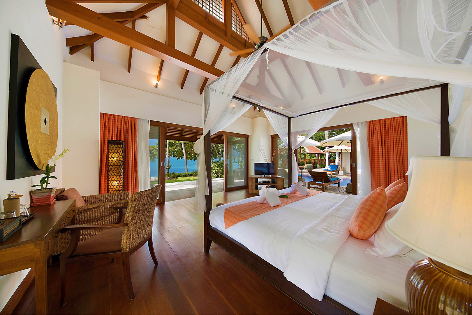 Baan Chom Talay - Classic 5 Bedroom Beachfront Villa in Lipa Noi for sale