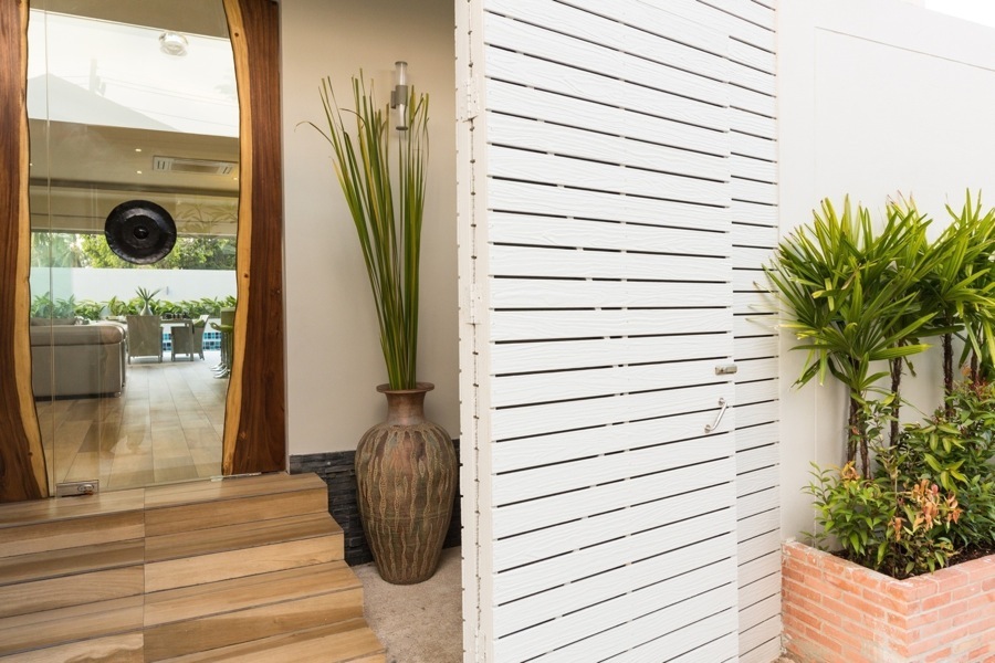 Villa Mojito – Beachside 5 Bedroom Pool Villa in Ban Tai for sale