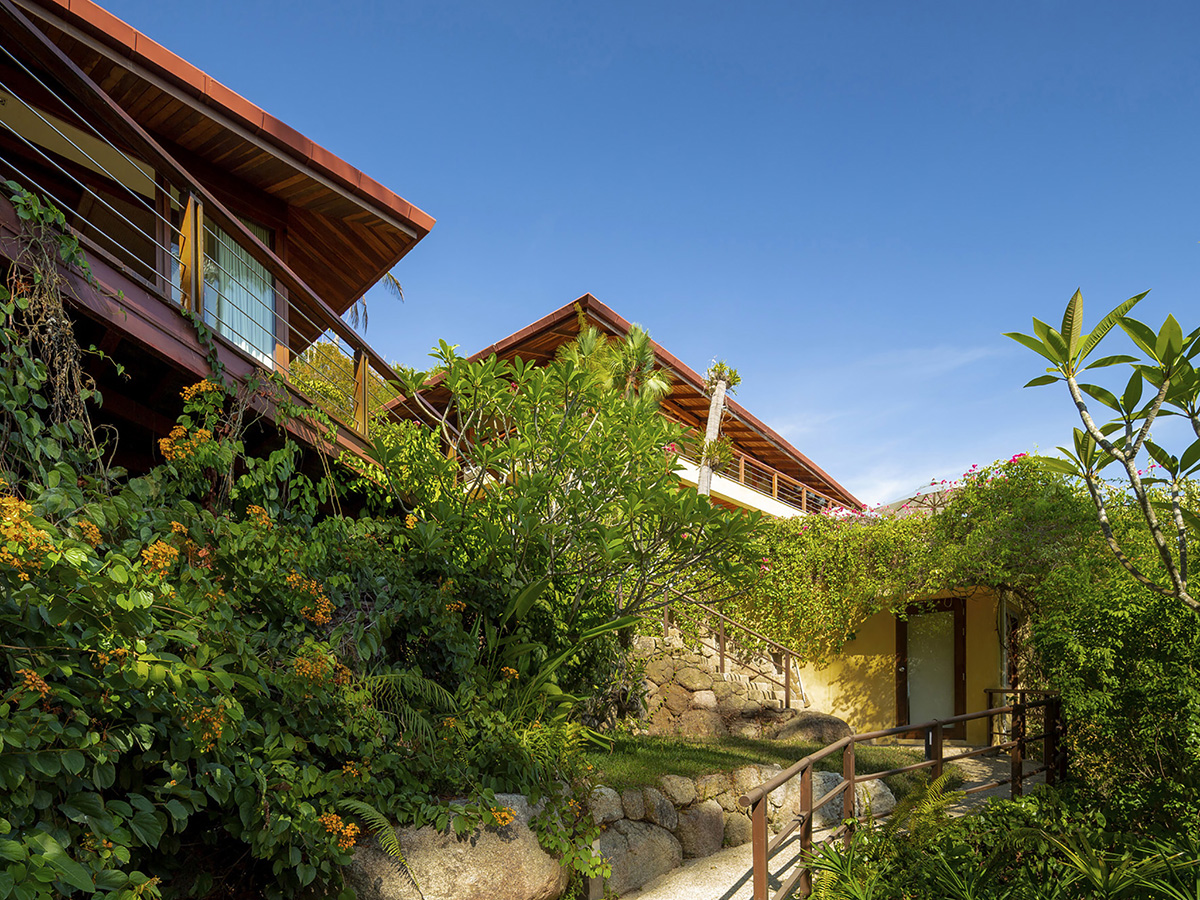 Villa Sila Varee – Remarkable 5 Bedroom Seaview Villa in Laem Set for sale