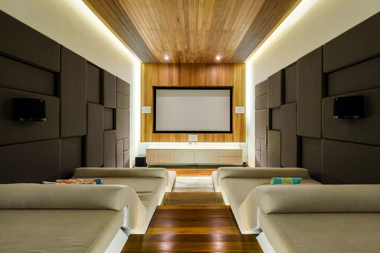 Samujana 21 - Masterpiece 6 Bedroom Pool Villa in Choeng Mon for sale