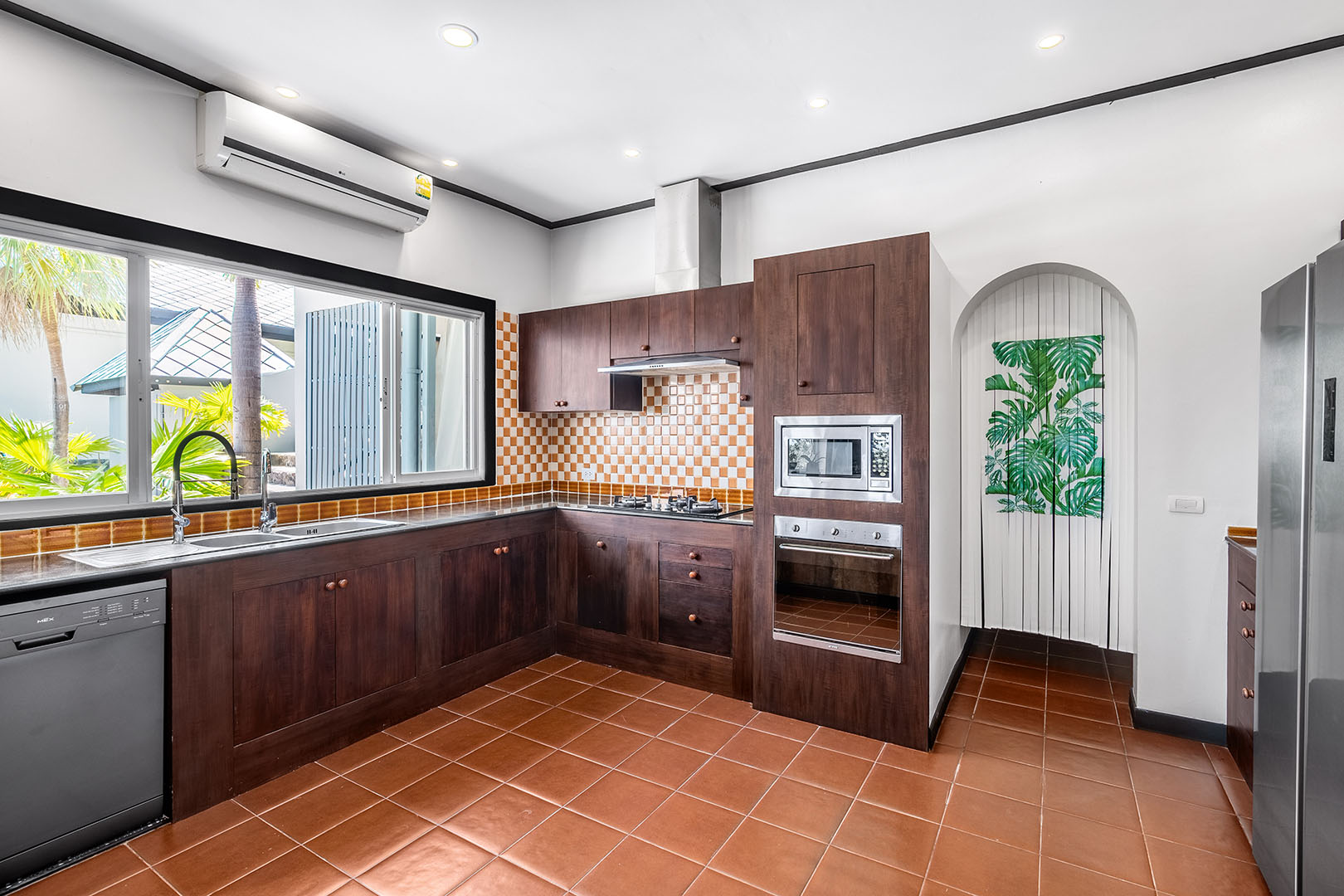 Substantial 9 Bedroom Seaview Pool Villa in Bang Makham for sale