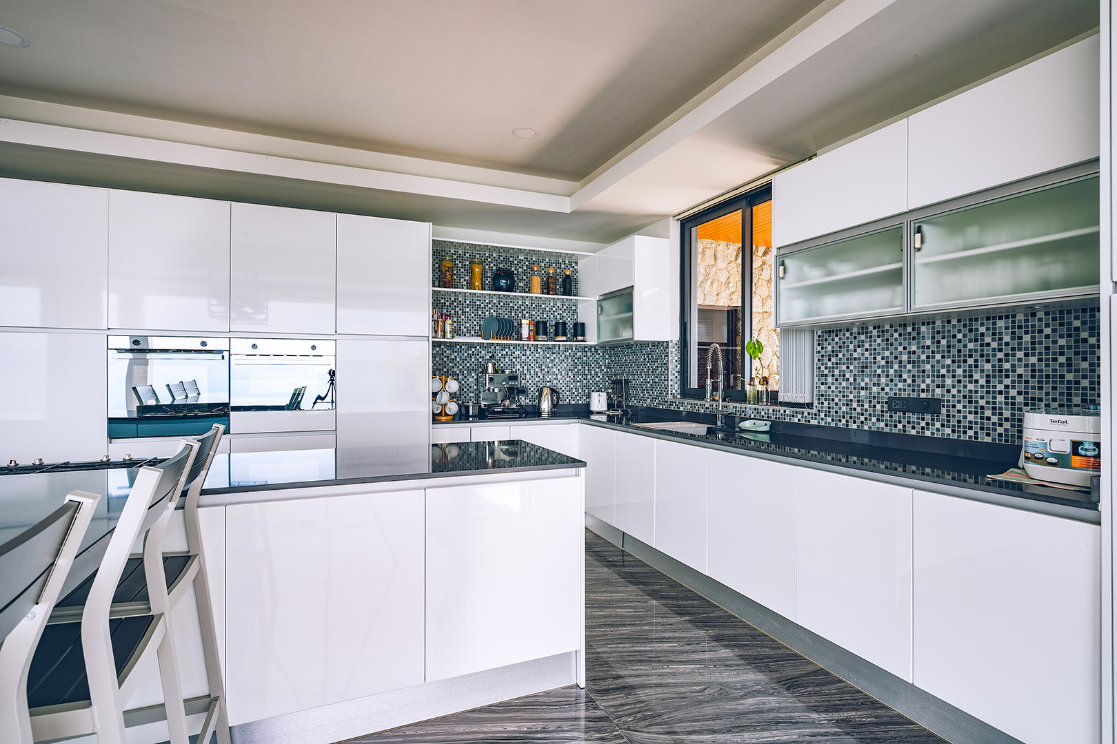 The Peak – Cliffside 5 Bedroom 6 Bathroom Seaview Villa in Bangpor for sale