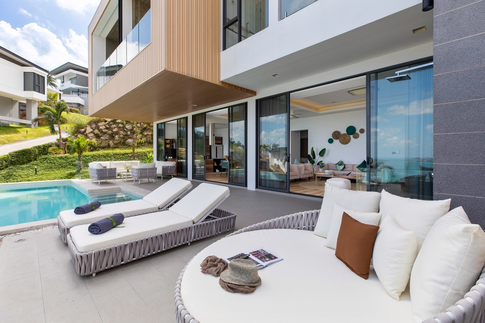 Verano Residence – 3 Bedroom Seaview Pool Villa in Chaweng Noi for sale