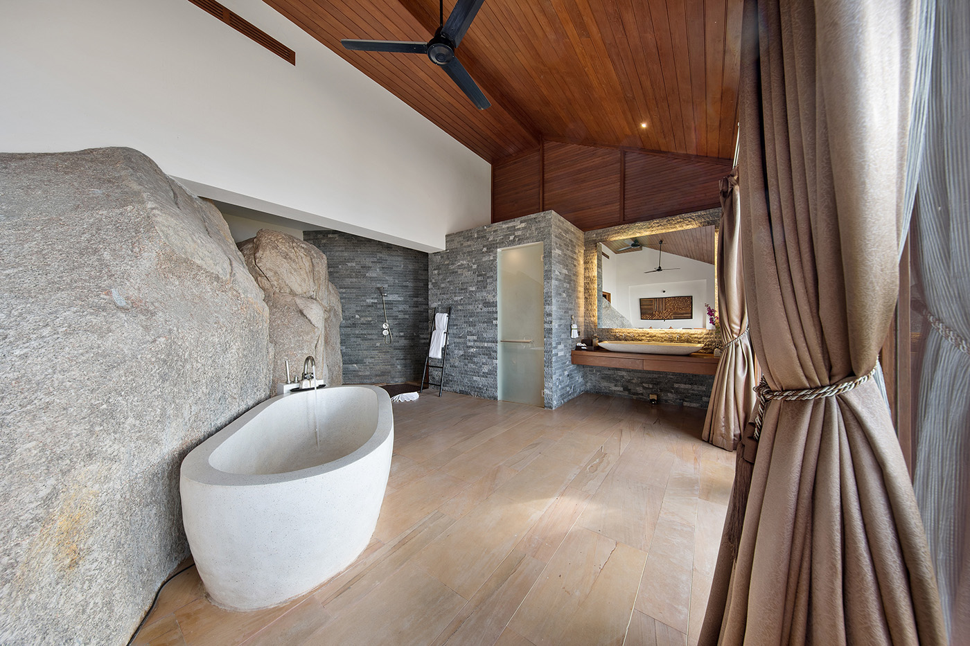 Unique beachfront villa Baan Hinta 