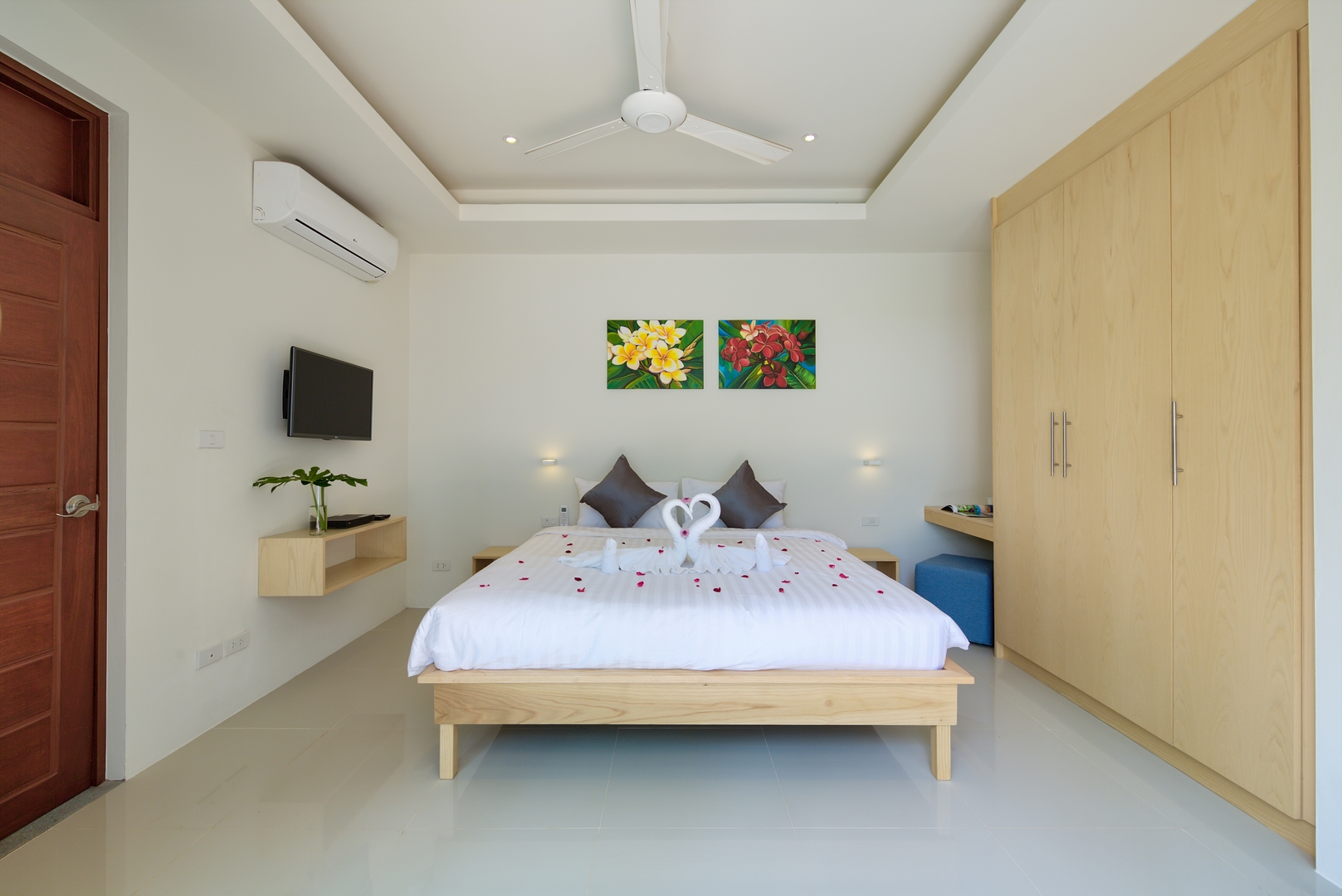 Beachside 2 Bedroom Garden Pool Villa in Lipa Noi for sale