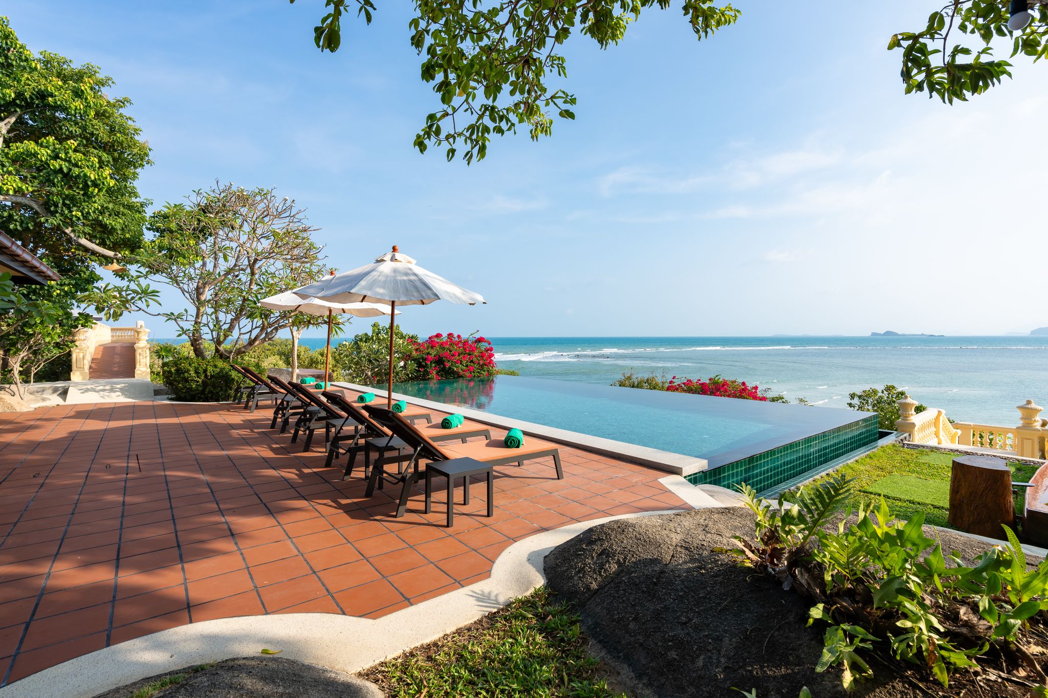 Villa Ladylagoon – Rare 8 Bedroom Beachfront villa in Laem Set for sale