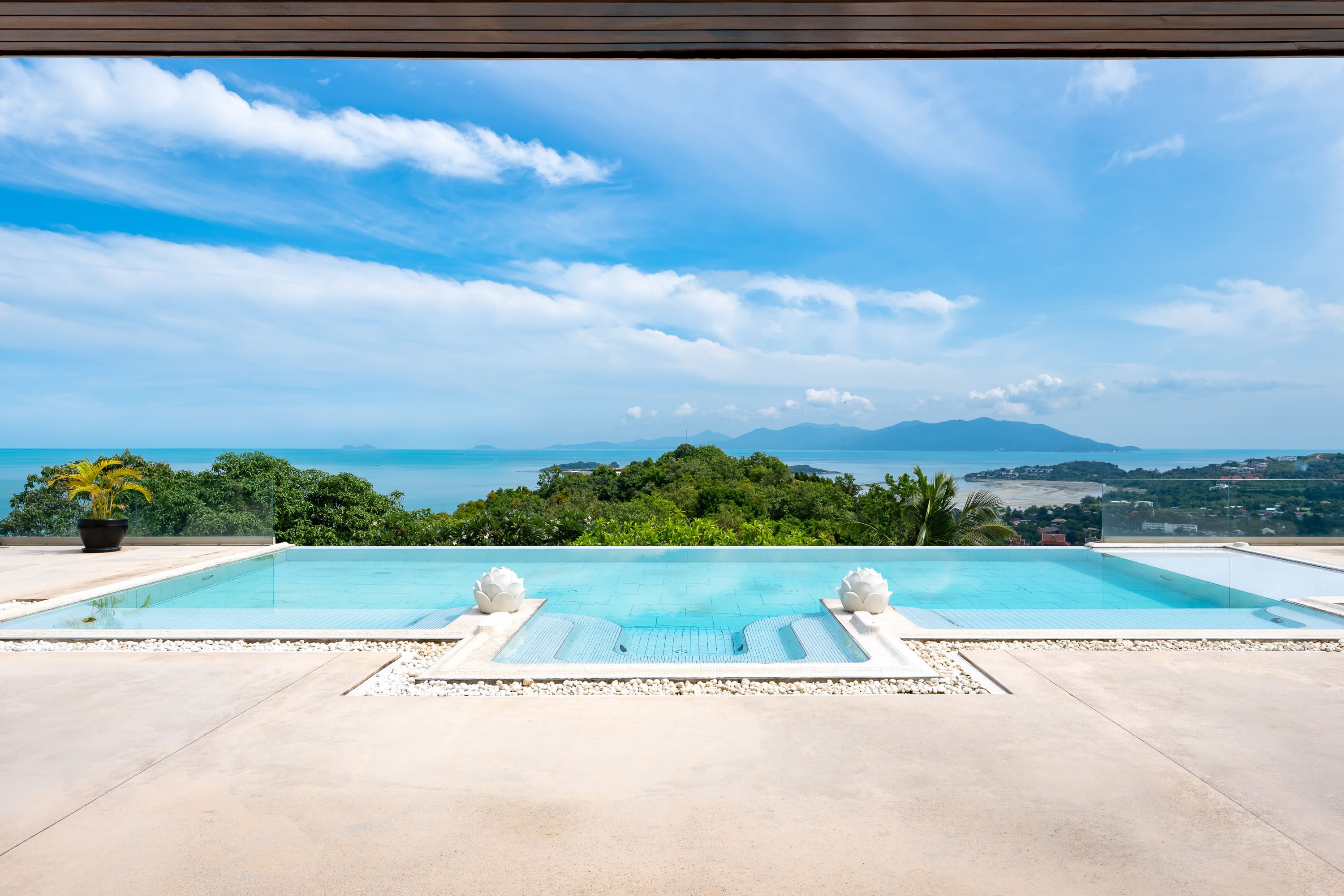 (PRICE REDUCED!) Hilltop Villa with 360-Degree View – 5 Bedroom Villa with Renovation Potential in Plai Laem for Sale