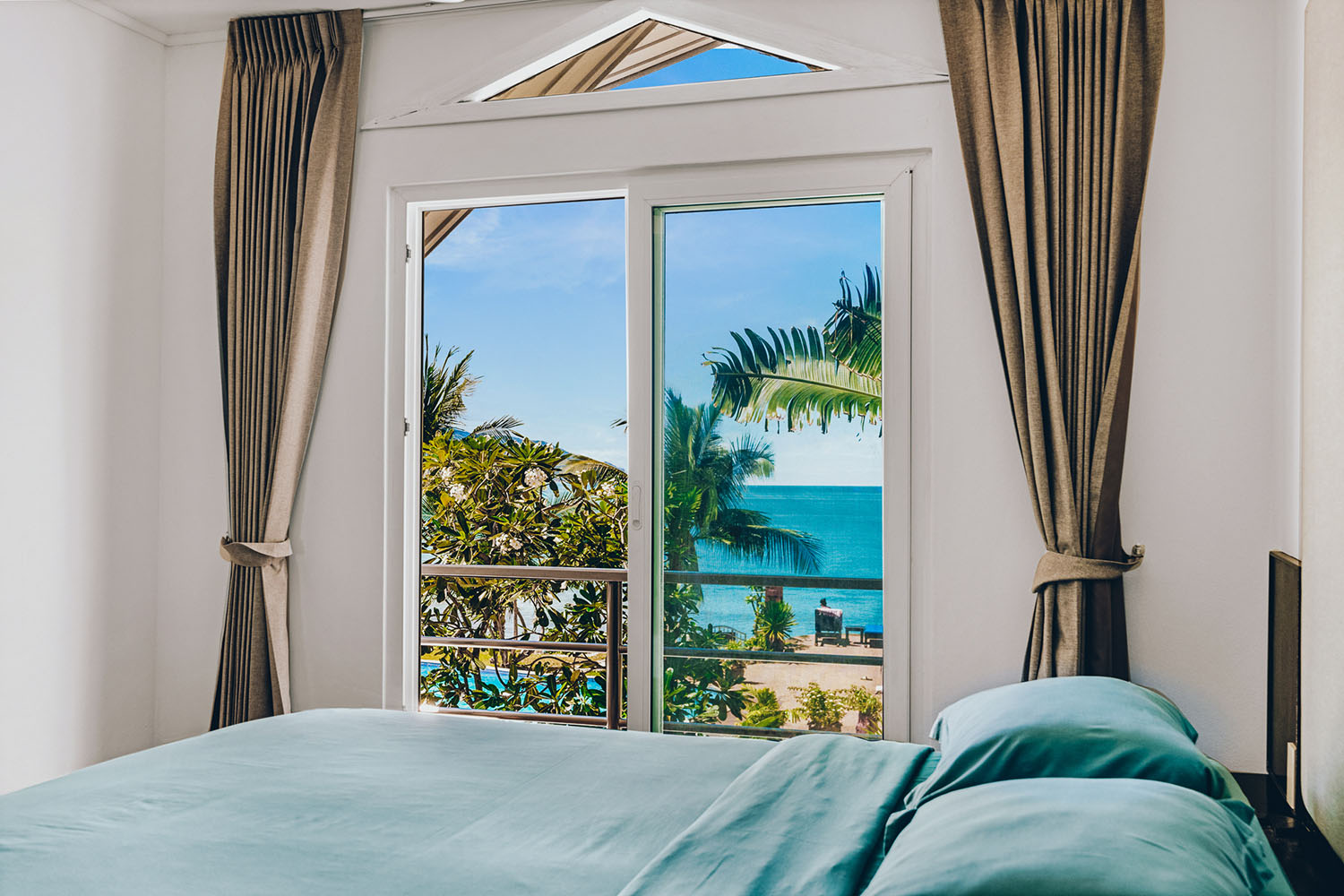 Tongson Beachfront Villa – 3 Bedroom Beachfront Villa in Tongson Bay for Sale