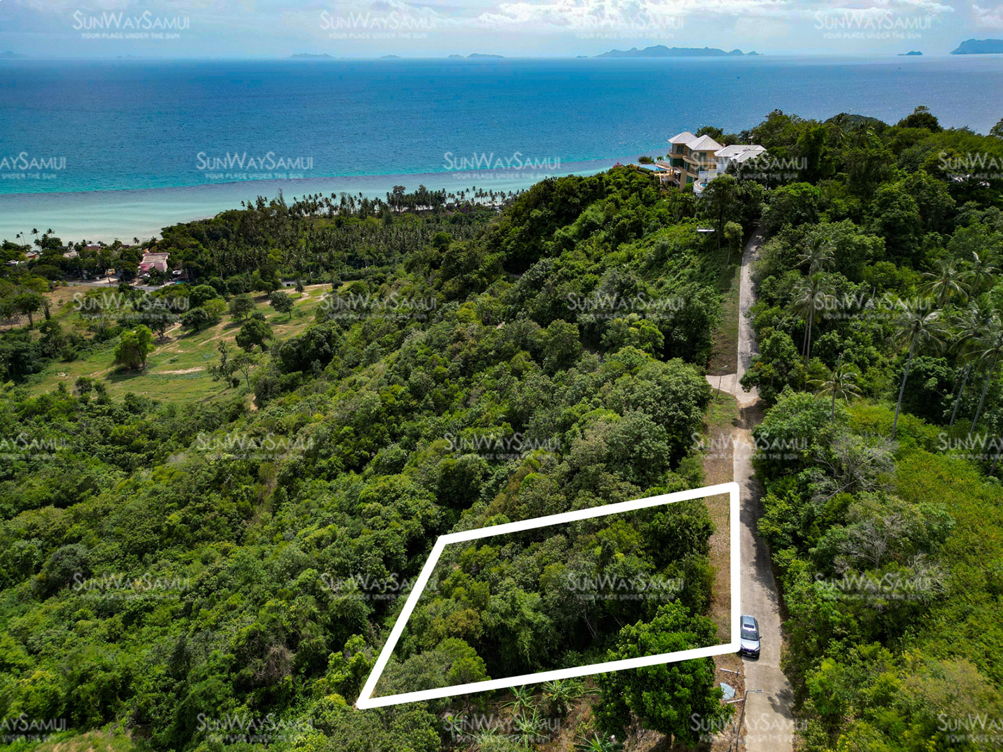 Last Affordable 1000 sqm Seaview Land in Laem Yai for sale: Presenting one of the last and most attractively priced land plots in this high-demand area. Positioned on a gentle hilltop with stunning panoramic sea views, this plot features a straightforward rectangular shape with direct top access, a well-constructe