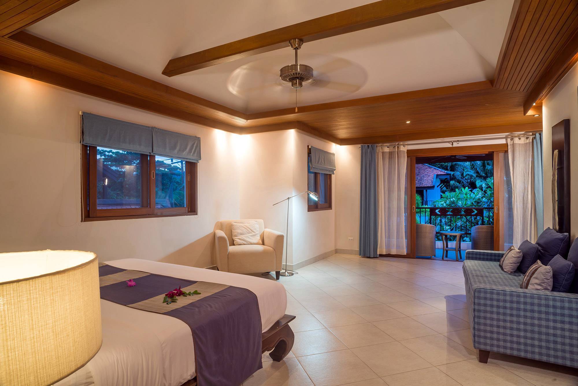 (SOLD) Tropical 4-bedroom beachside villa for sale in Hua Thanon