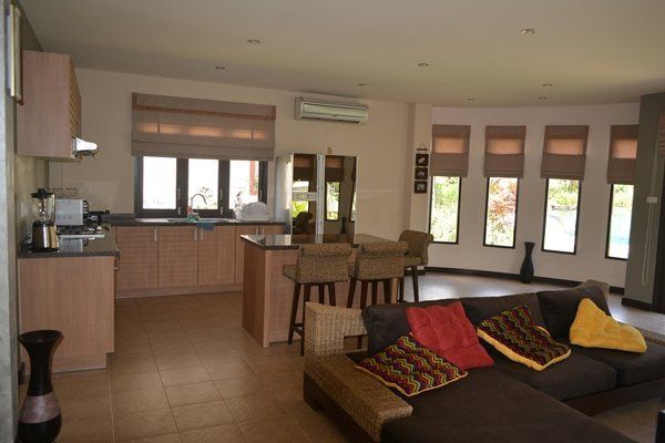 Villa Sunflower - Prime Location 3 Bedroom Villa with Shared Pool in Bangrak for Sale