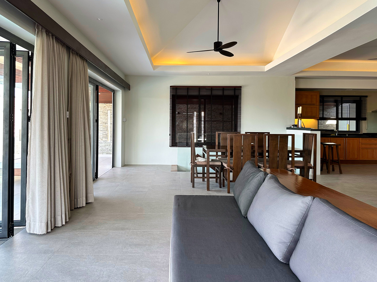 (PRICE REDUCED!) Contemporary 4 Bedroom Seaview Villa in Plai Laem for sale