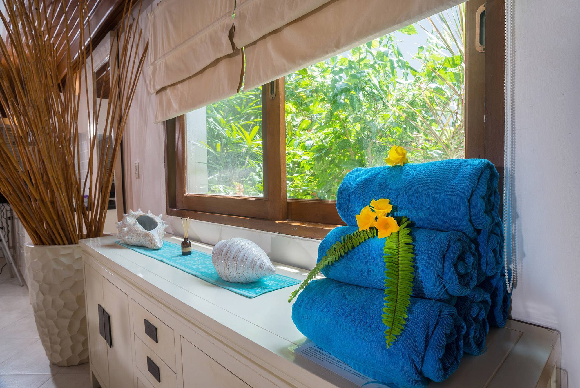 (SOLD) Tropical 4-bedroom beachside villa for sale in Hua Thanon