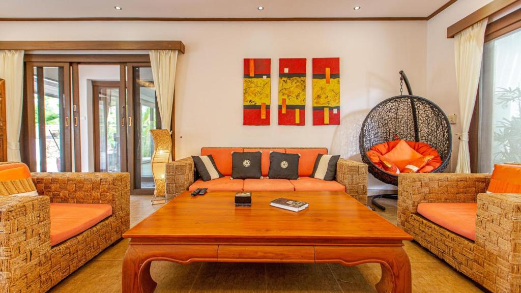 Tropical 4-bedroom Beachside villa with Rooftop Terrace in Hua Thanon for sale