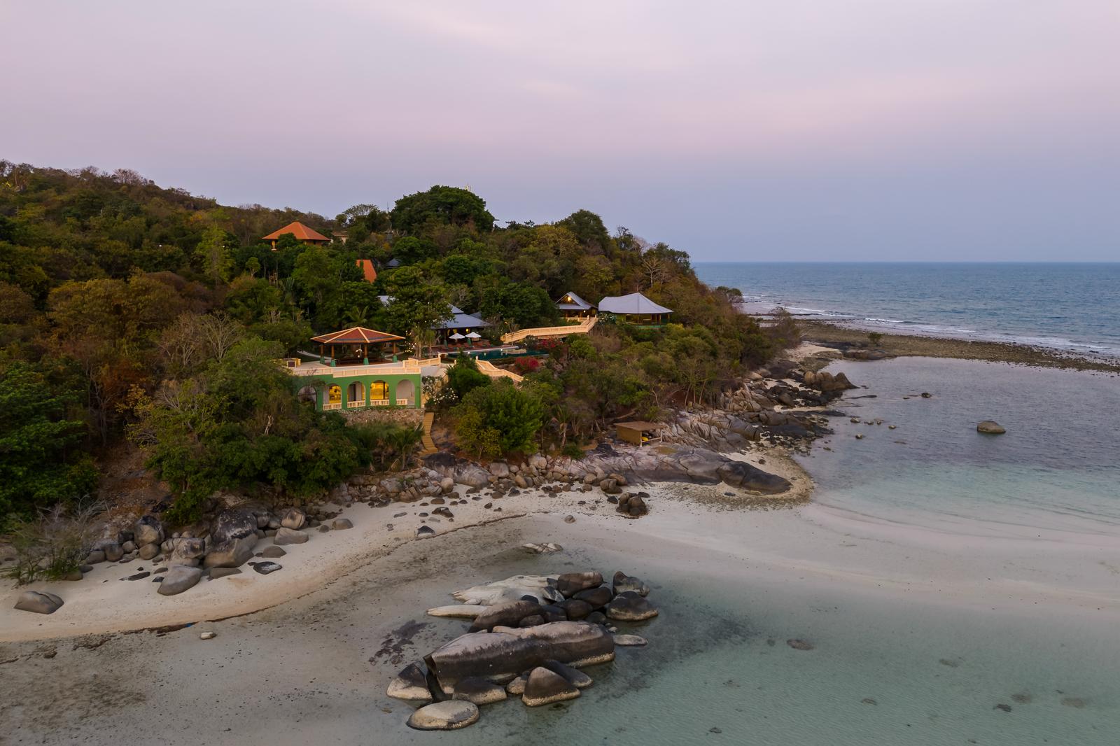 Villa Ladylagoon – Rare 8 Bedroom Beachfront villa in Laem Set for sale