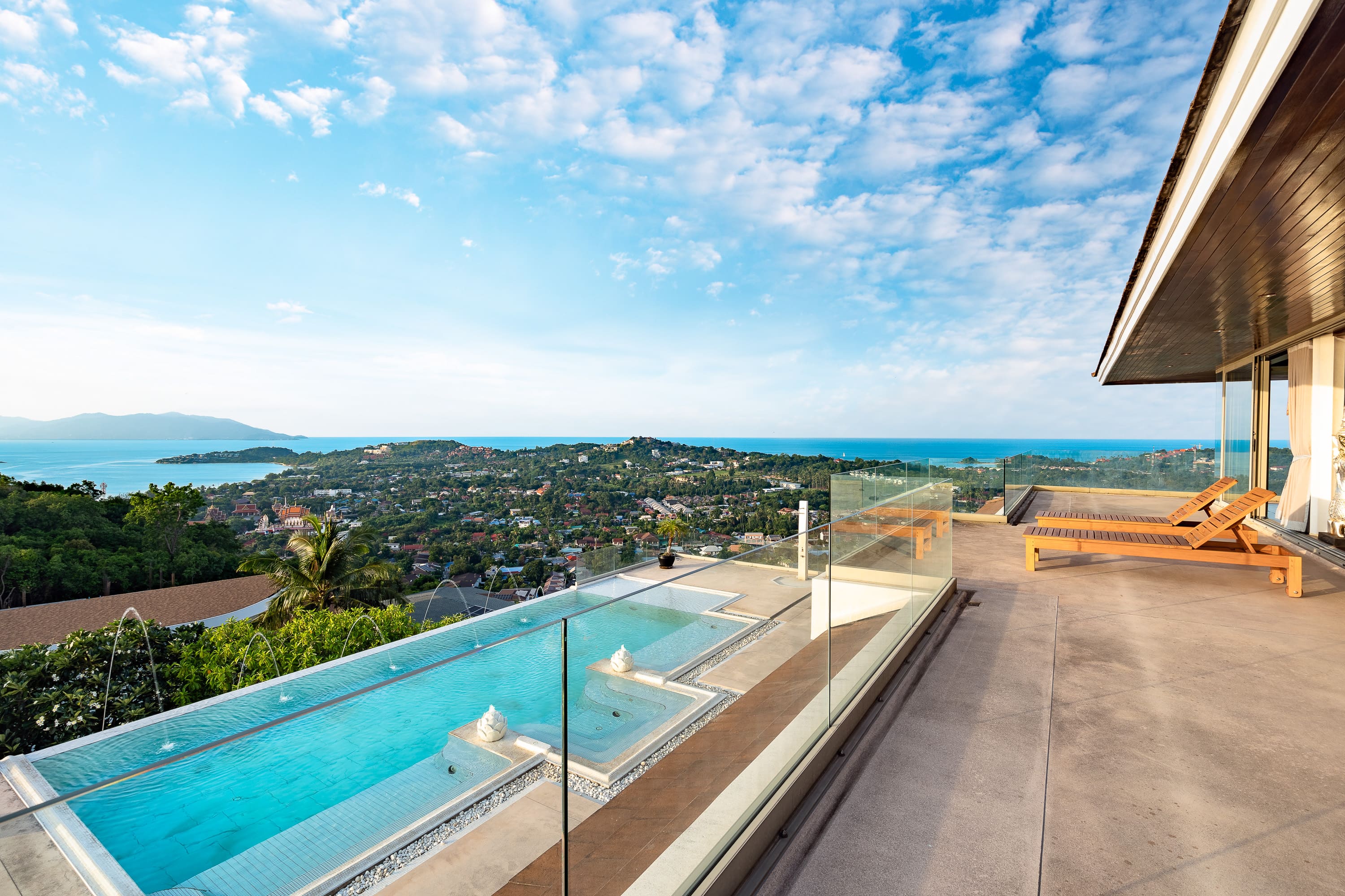 (PRICE REDUCED!) Hilltop Villa with 360-Degree View – 5 Bedroom Villa with Renovation Potential in Plai Laem for Sale