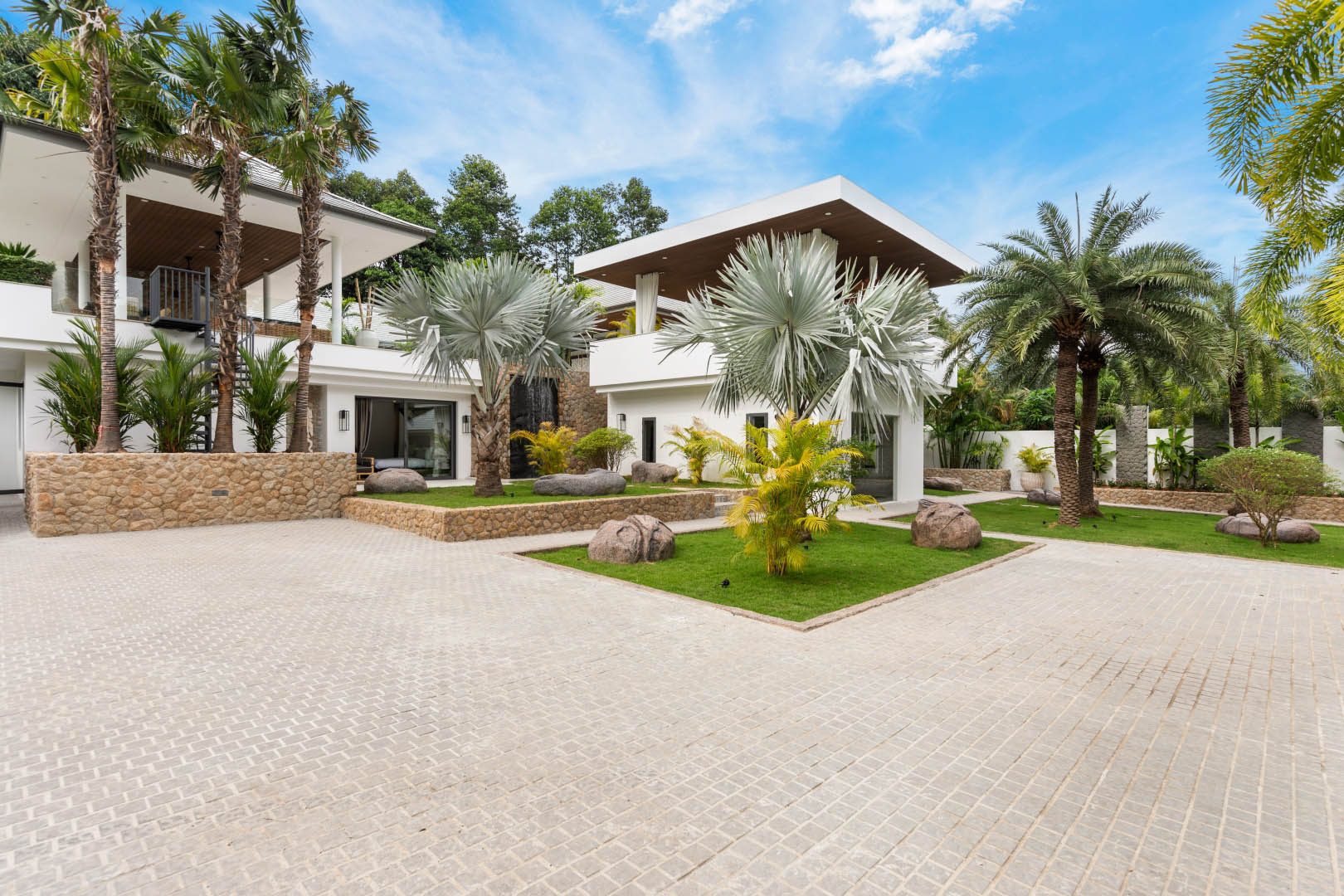 Villa Riverside – Luxury 5 Bedroom Balinese Tropical Retreat in Maenam for sale: Villa Riverside – Luxury 5 Bedroom Balinese Tropical Retreat in Maenam for sale