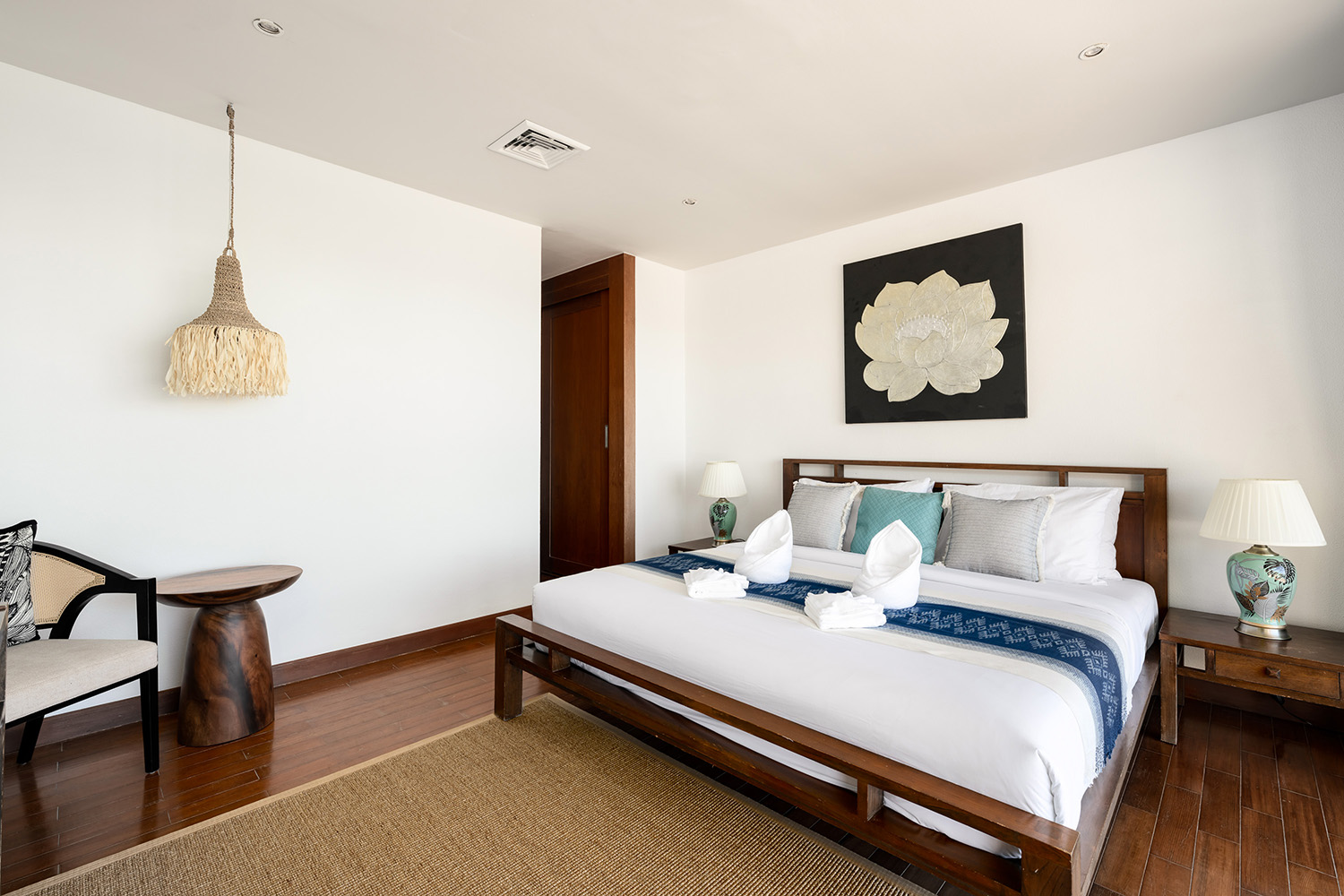 Baan Faa Sai – Renovated 5 Bedroom Seaview Pool Villa in Bangpor for Sale
