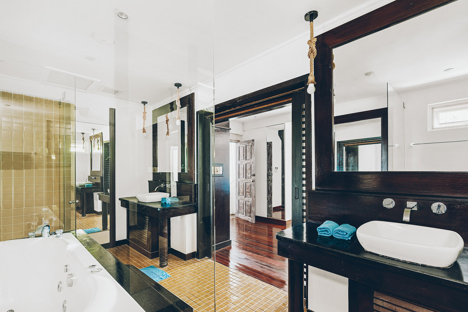 Tongson Beachfront Villa – 3 Bedroom Beachfront Villa in Tongson Bay for Sale