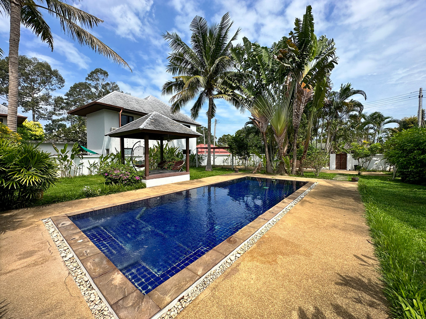 Comfortable 3 Bedroom Garden Pool Villa with 800 sqm land in Maenam for sale