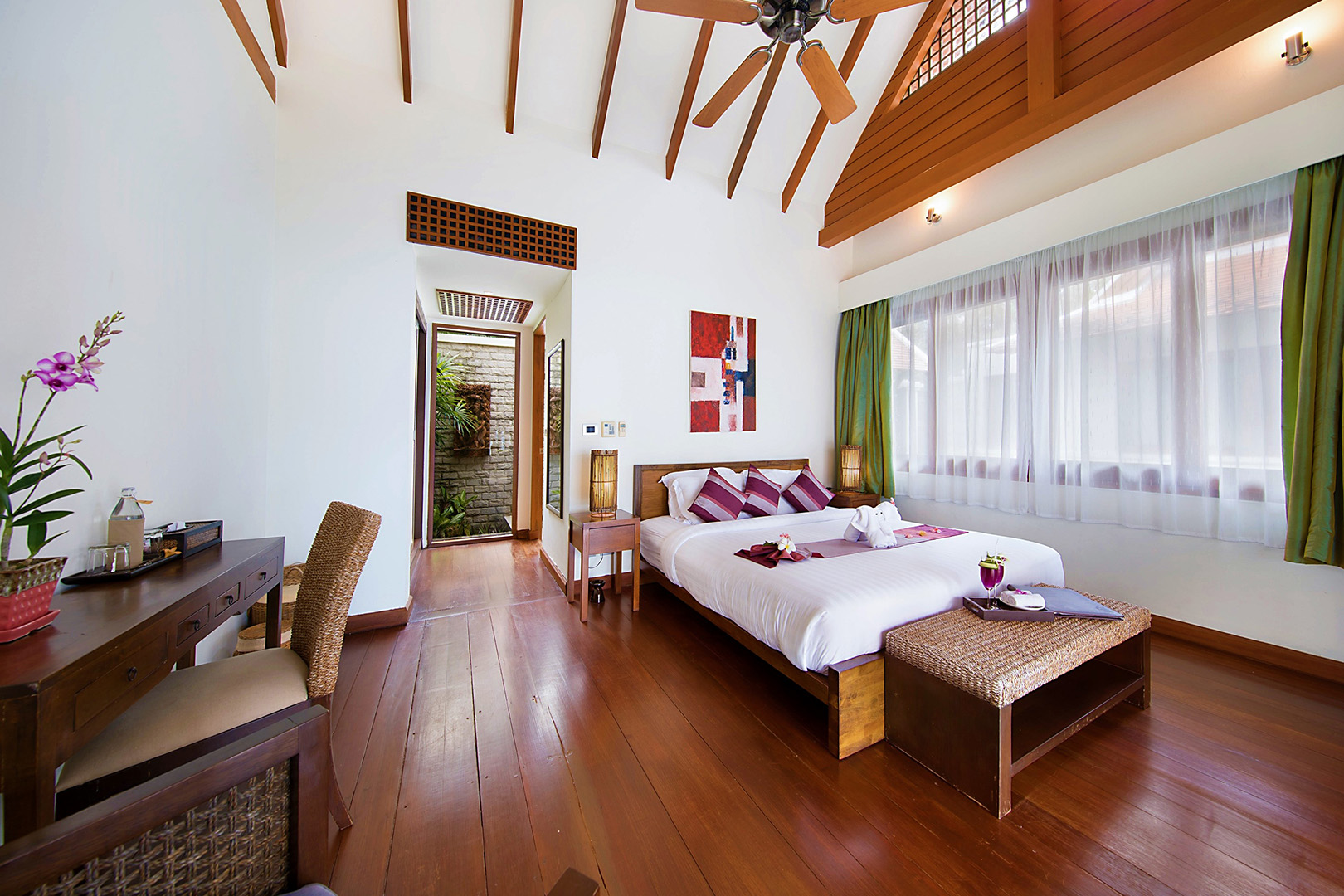 Baan Chom Talay - Classic 5 Bedroom Beachfront Villa in Lipa Noi for sale
