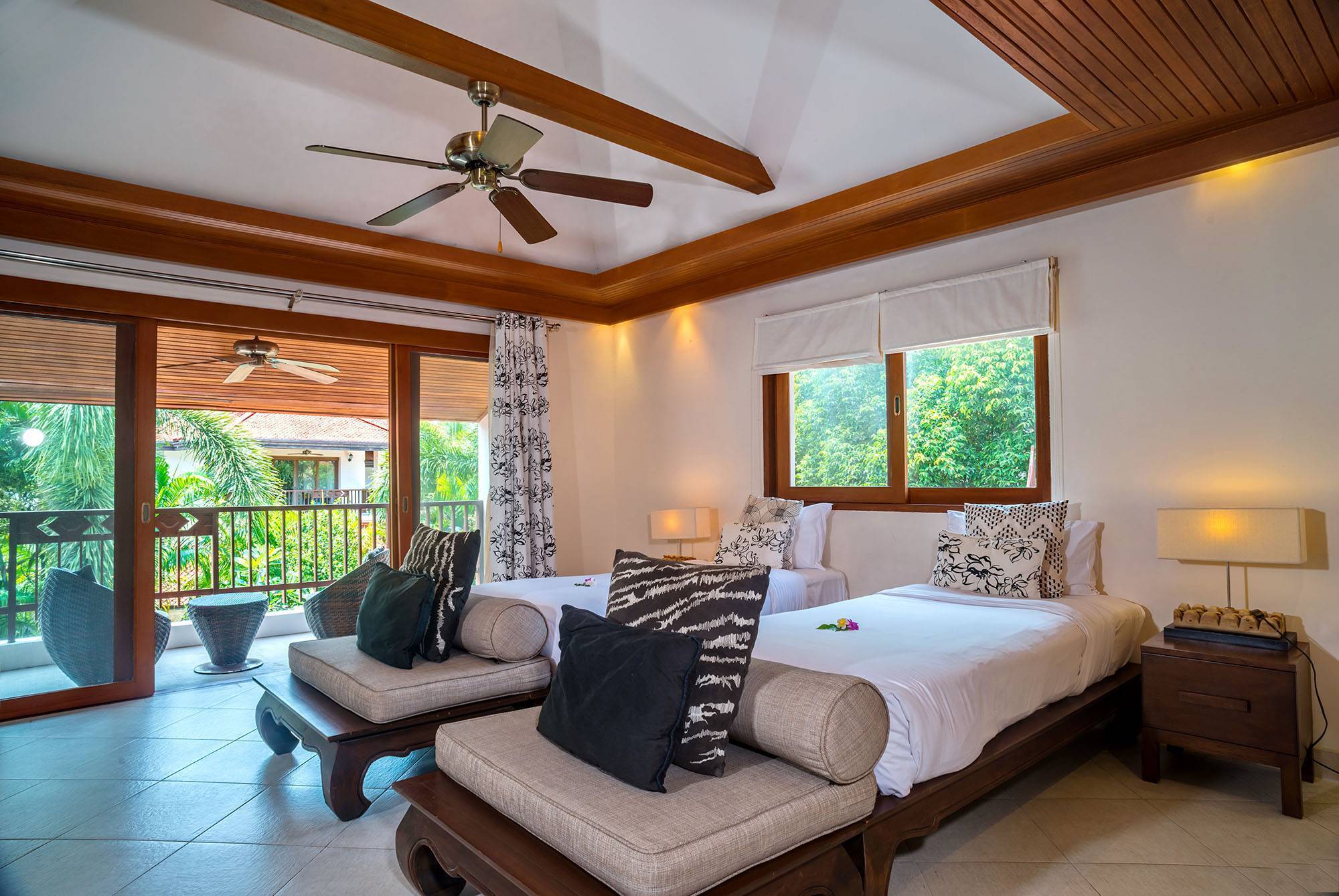 Tropical 4-bedroom beachside villa for sale in Hua Thanon: Tropical 4-bedroom beachside villa for sale in Hua Thanon