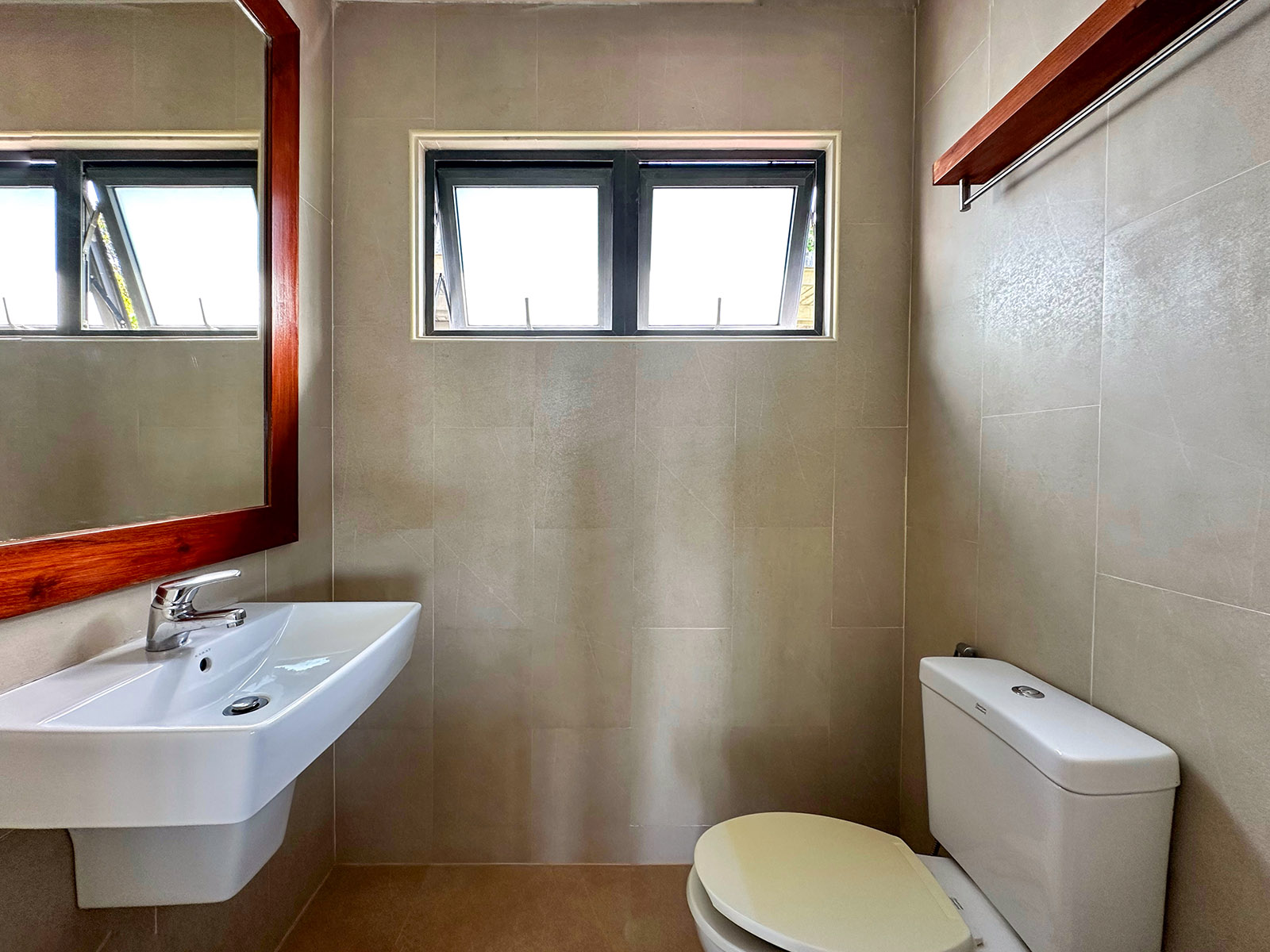 (PRICE REDUCED!) Contemporary 4 Bedroom Seaview Villa in Plai Laem for sale