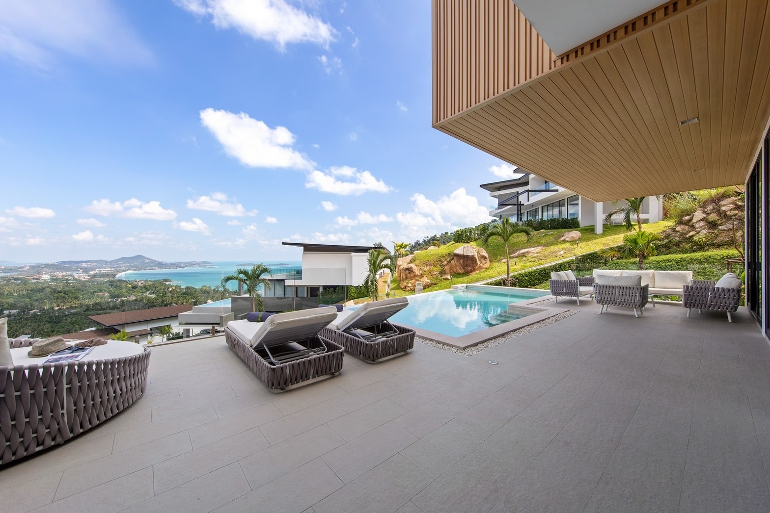 Verano Residence – 3 Bedroom Seaview Pool Villa in Chaweng Noi for sale