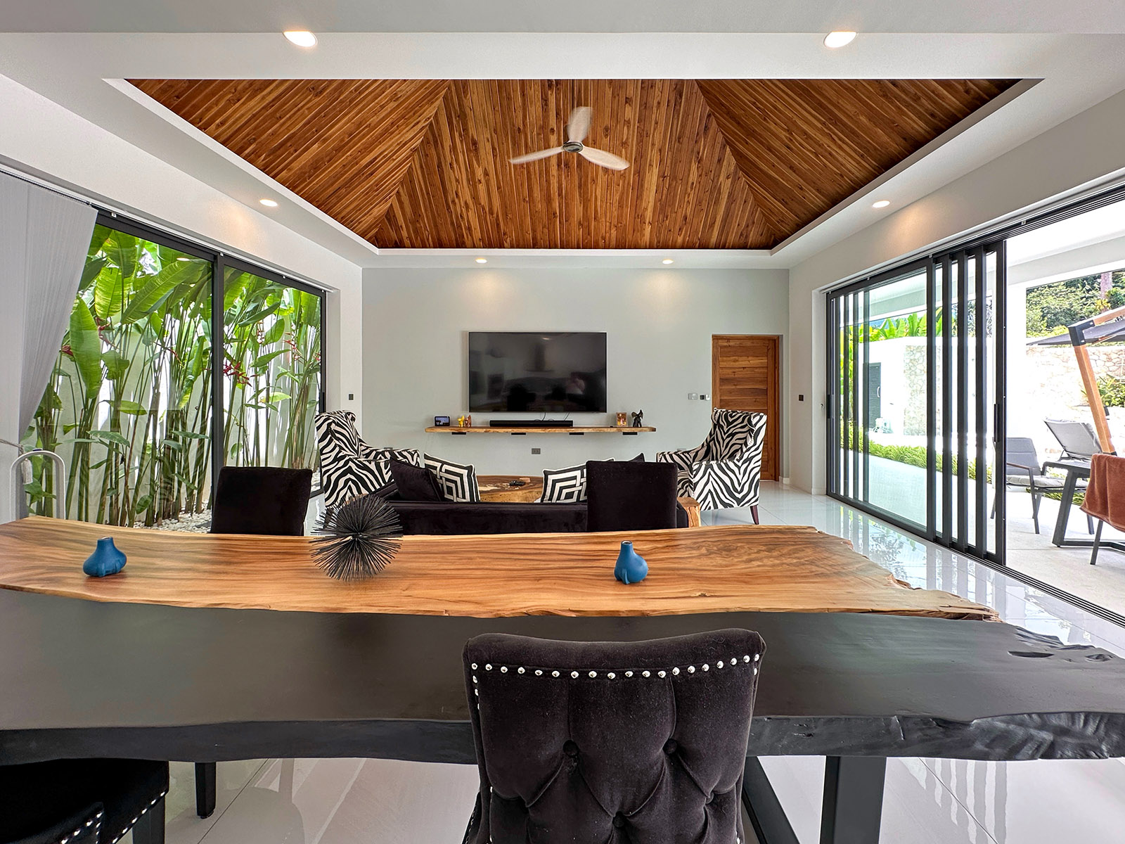 Tropical Balinese 4 Bedroom Garden Pool Villa in Maenam for Sale