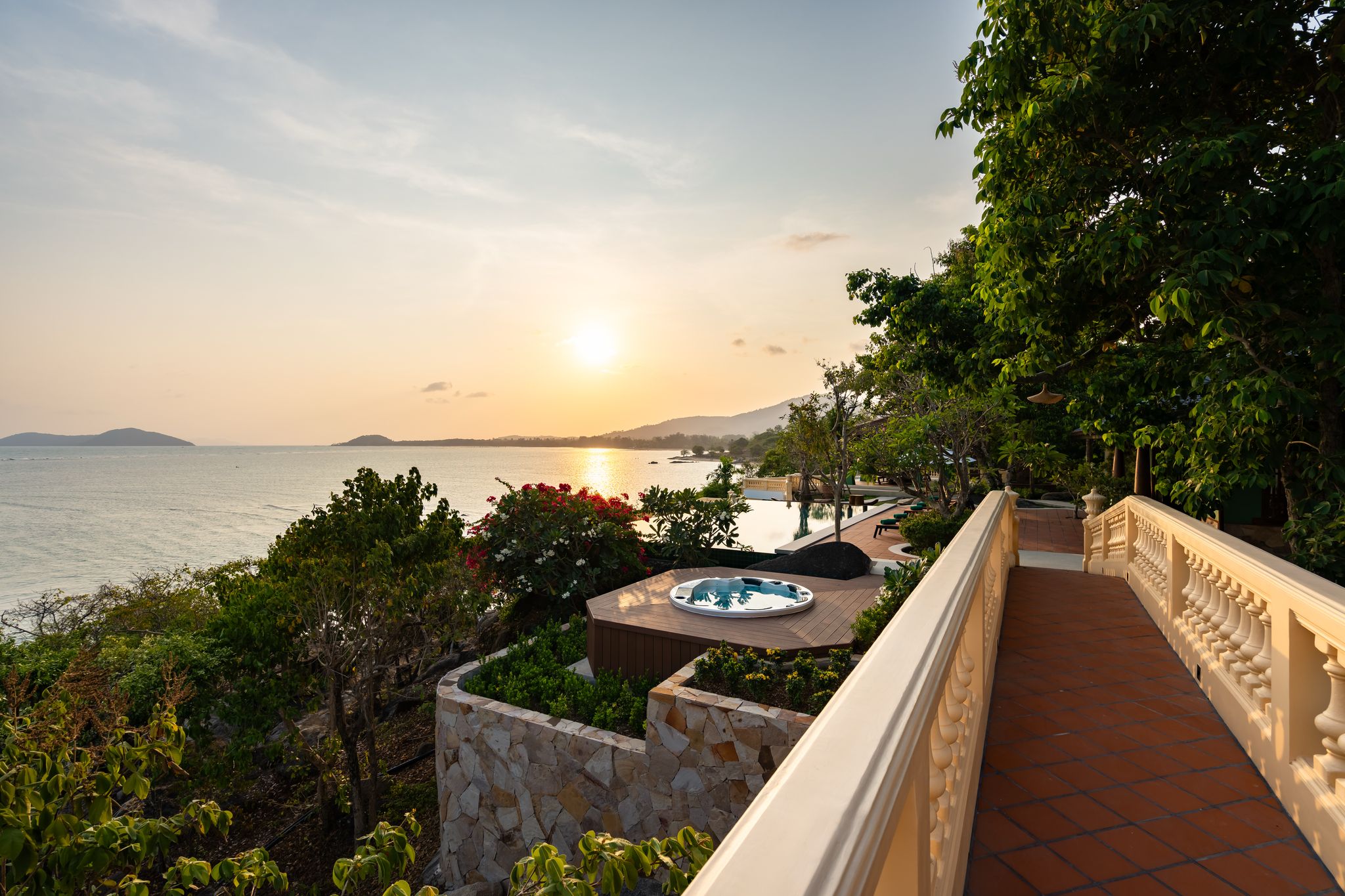 Villa Ladylagoon – Rare 8 Bedroom Beachfront villa in Laem Set for sale