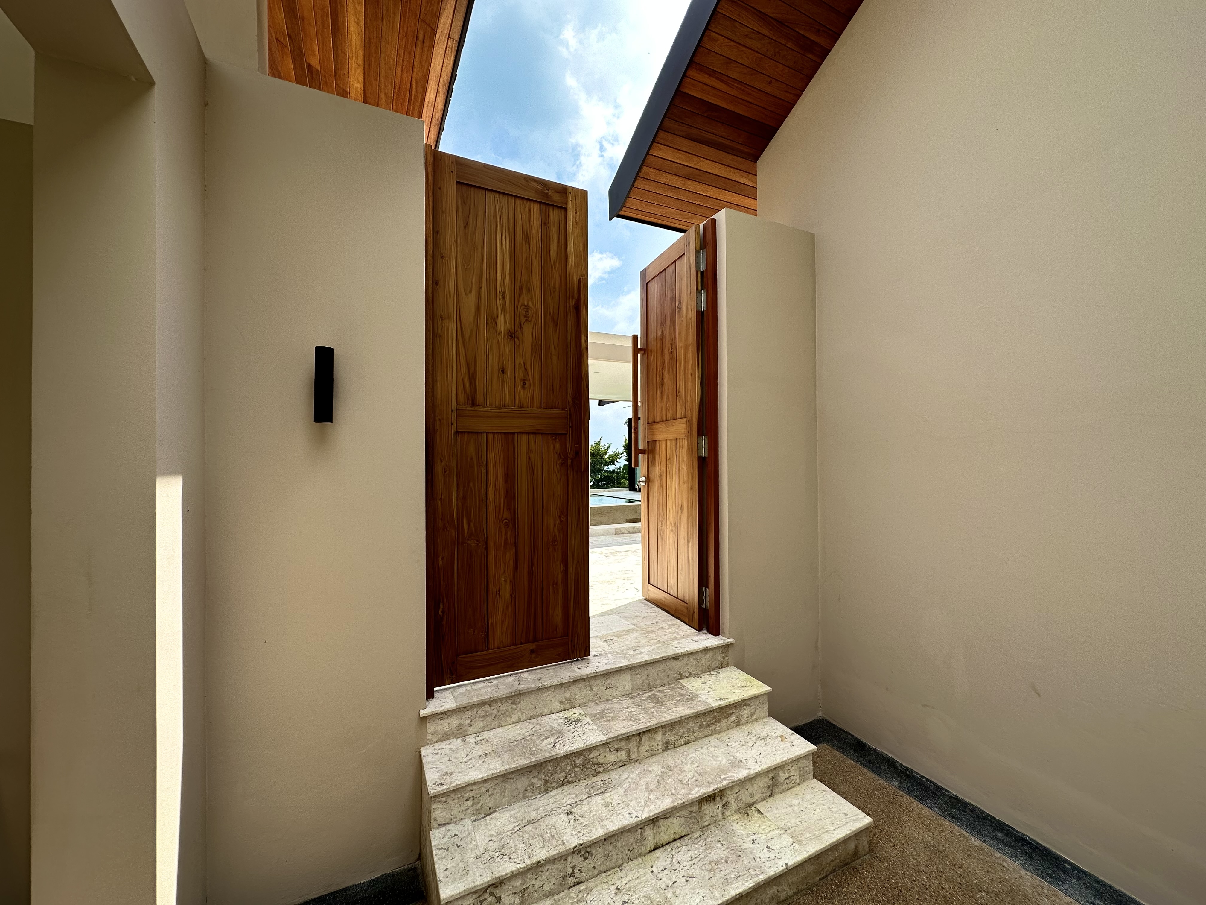 (SOLD) Villa Tujuh - Traditional Tropical 3 Bedroom Seaview Pool Villa in Chaweng Noi For Sale