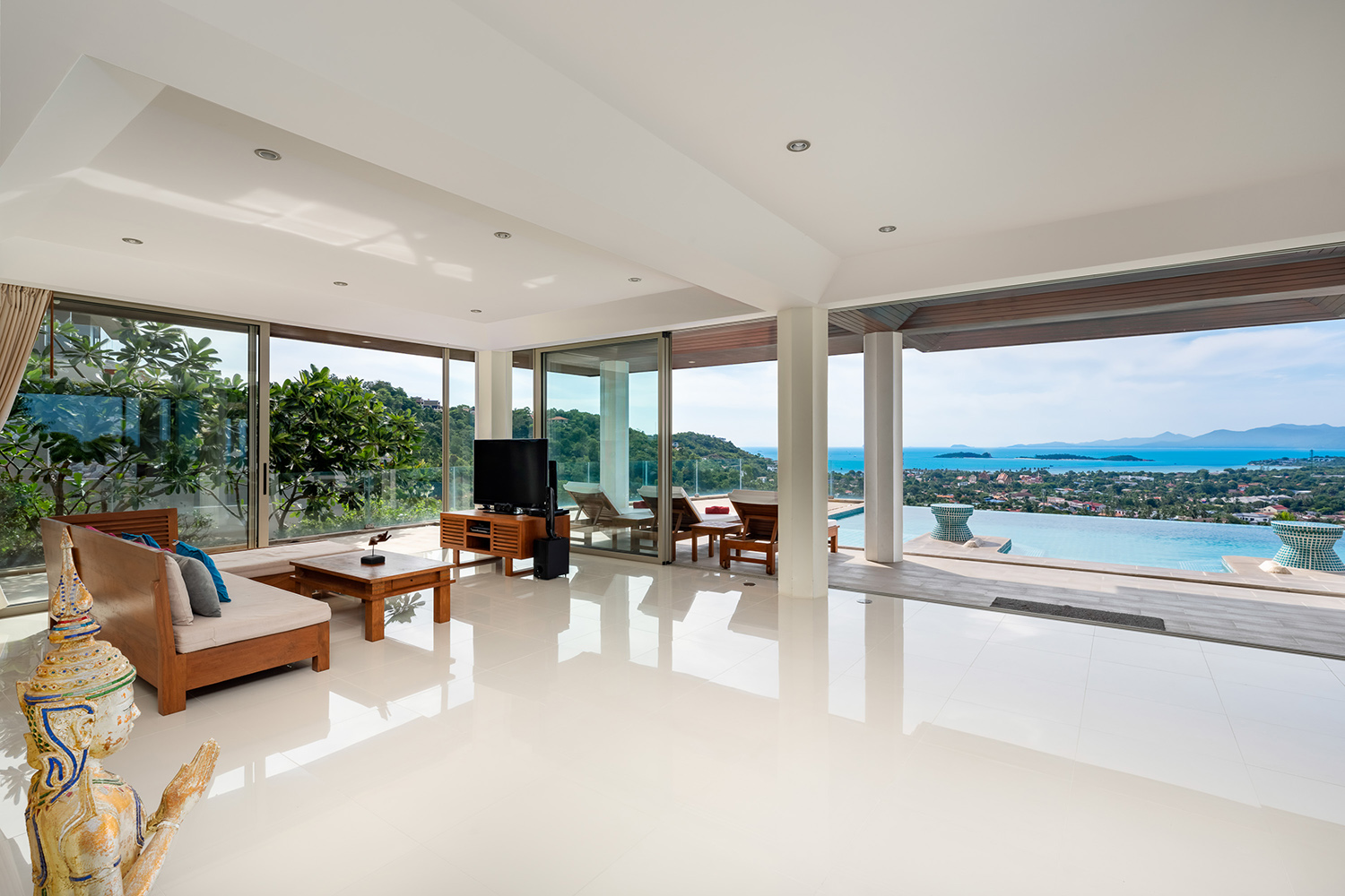 (PRICE REDUCED!) Narai Kiri Villa – Spacious 5 Bedroom Seaview Pool Villa in Plai Laem for sale