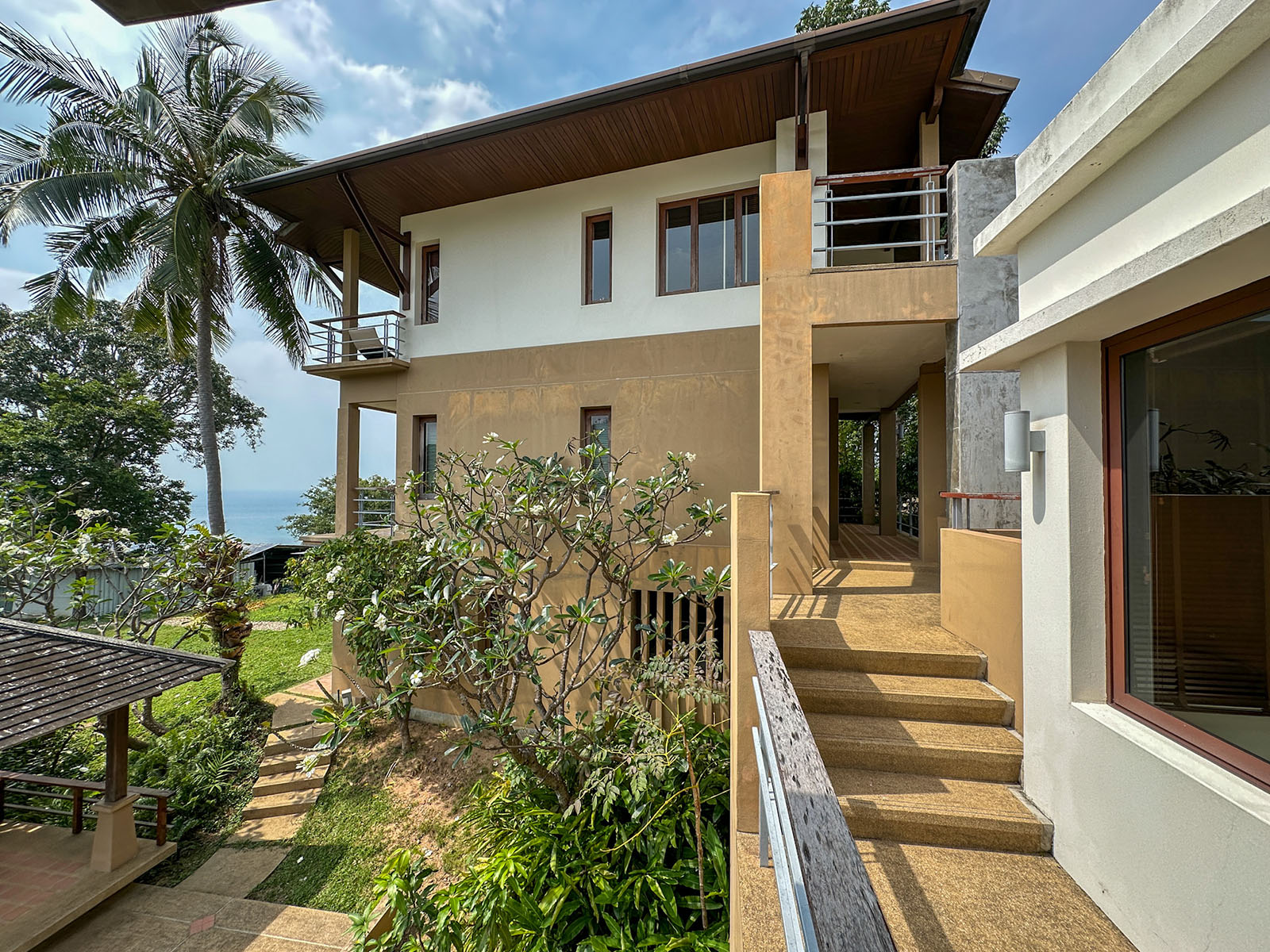 Multi-Building 8+1 Bedroom Seaview Pool Villa with Large Garden in Bang Makham for sale