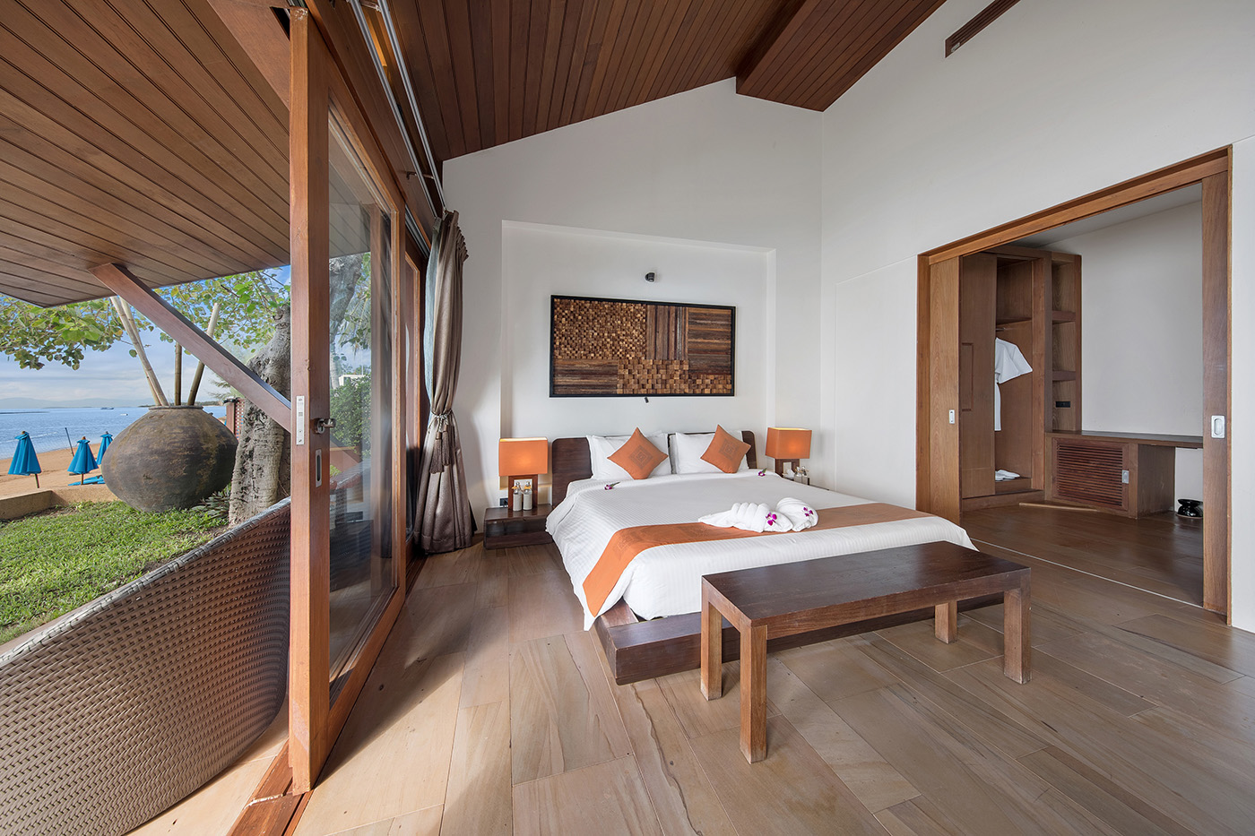 Unique beachfront villa Baan Hinta 