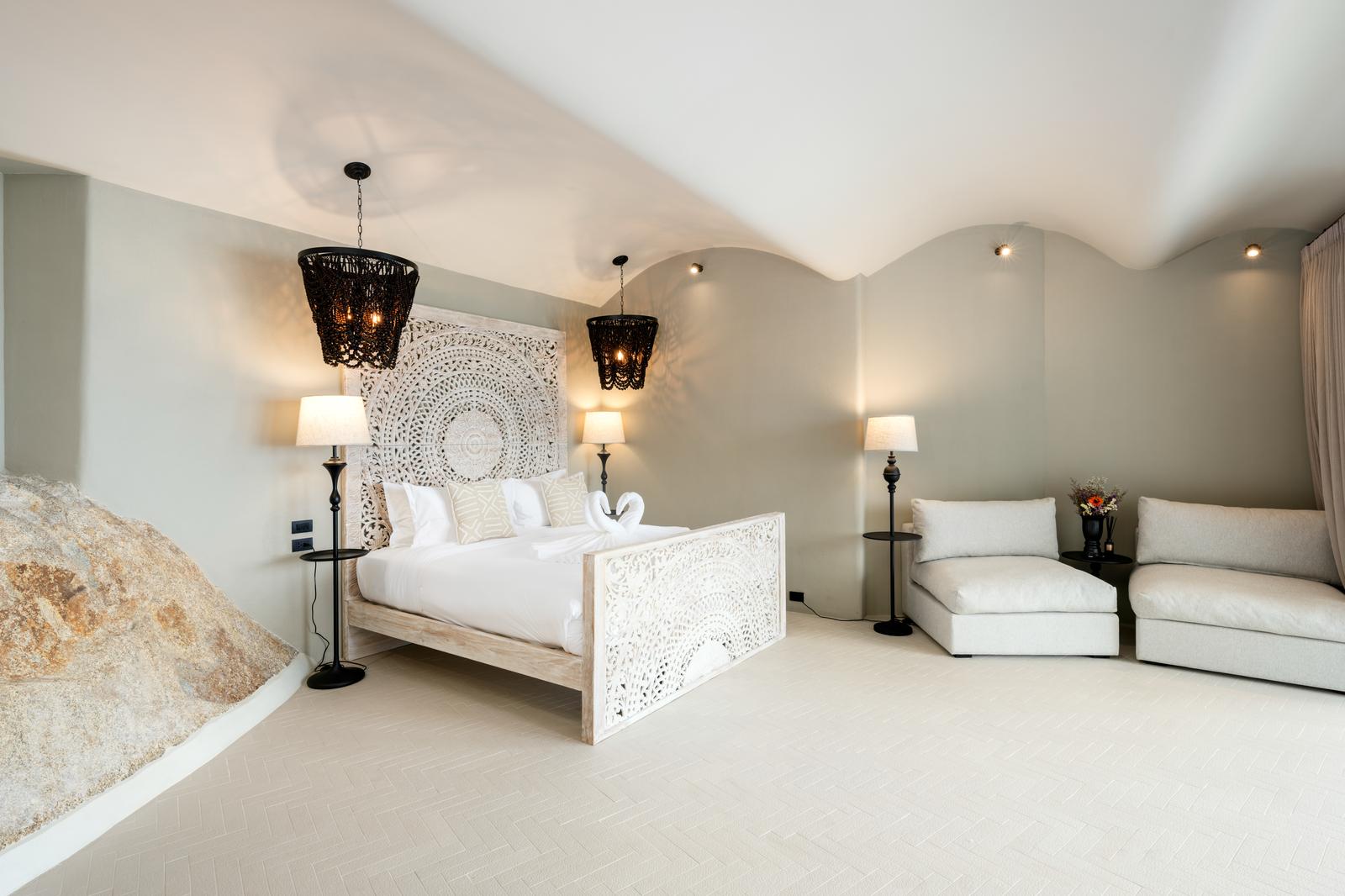 Villa Ladylagoon – Rare 8 Bedroom Beachfront villa in Laem Set for sale