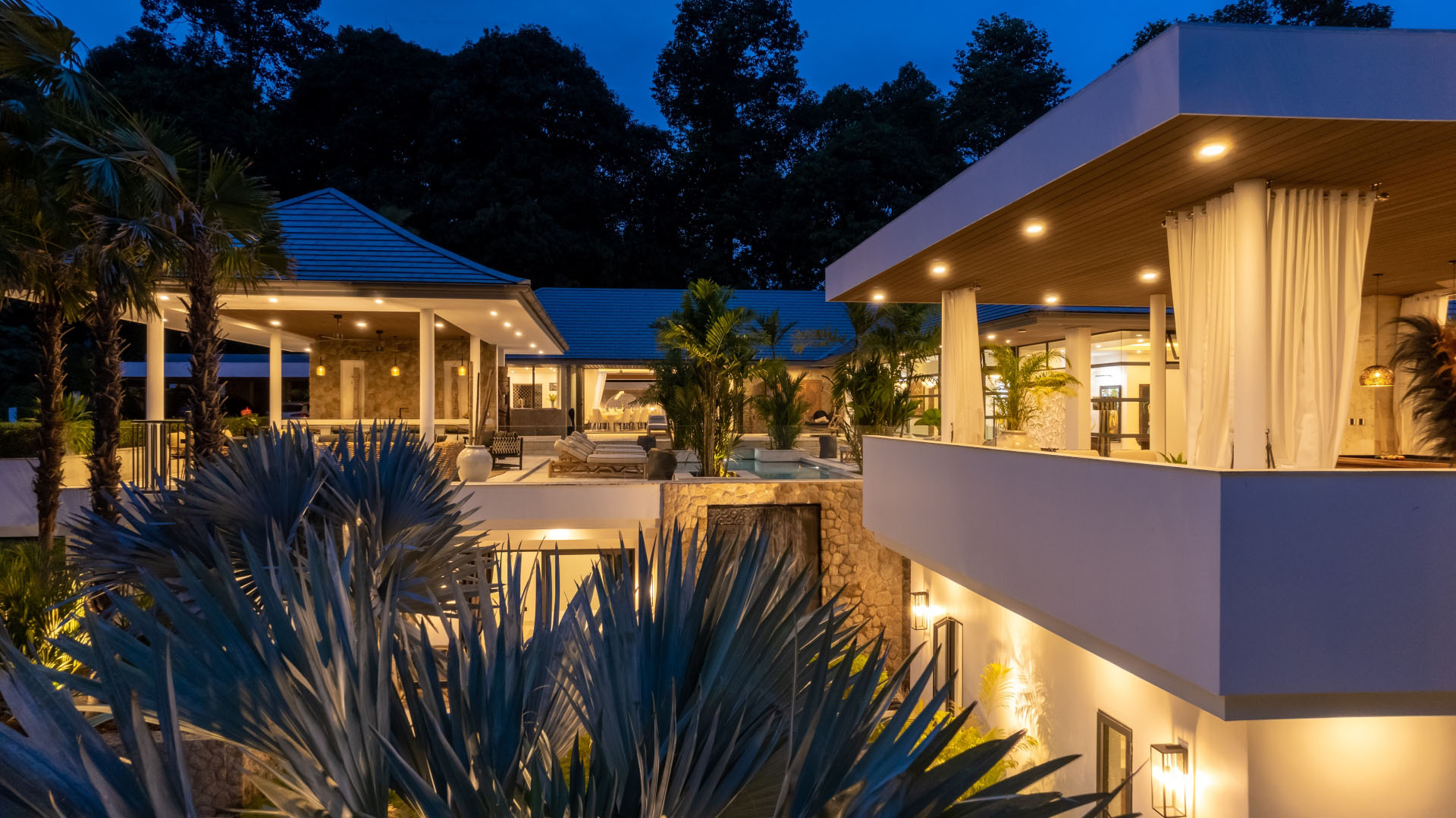 Villa Riverside – Luxury 5 Bedroom Balinese Tropical Retreat in Maenam for sale: Villa Riverside – Luxury 5 Bedroom Balinese Tropical Retreat in Maenam for sale
