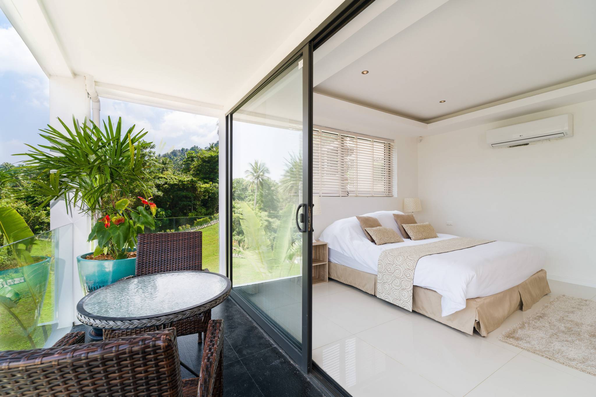 (SOLD) Villa White Lotus - Luxury 7 bedroom Seaview Villa in Maenam for sale