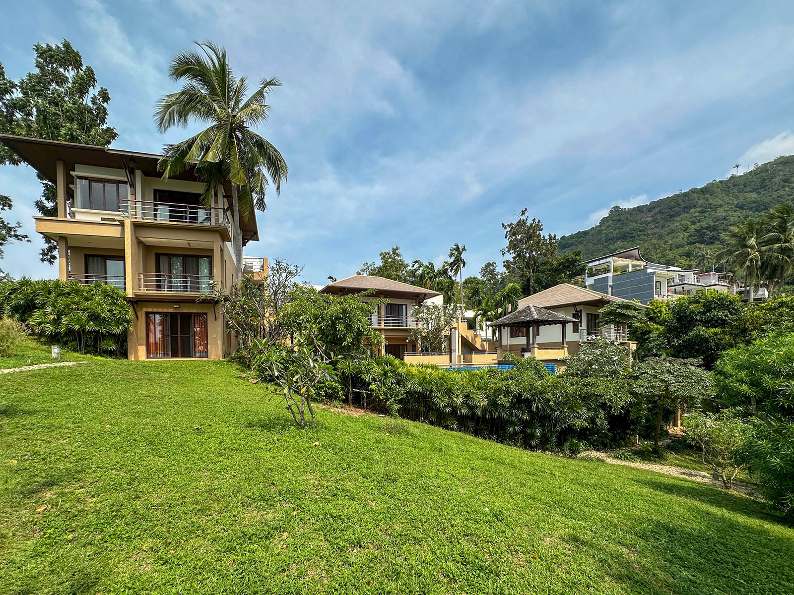 Multi-Building 8+1 Bedroom Seaview Pool Villa with Large Garden in Bang Makham for sale