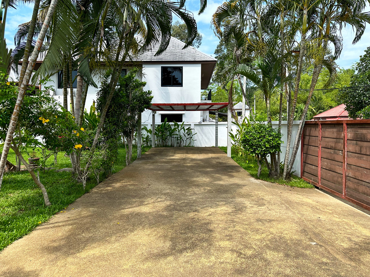 Comfortable 3 Bedroom Garden Pool Villa with 800 sqm land in Maenam for sale