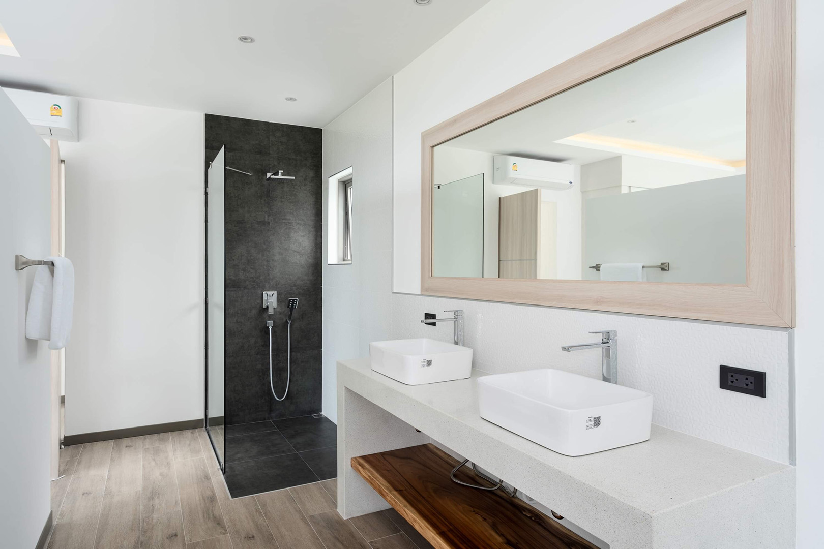 Sophisticated 3+1 Bedroom Seaview Pool Villa in Bophut for Sale